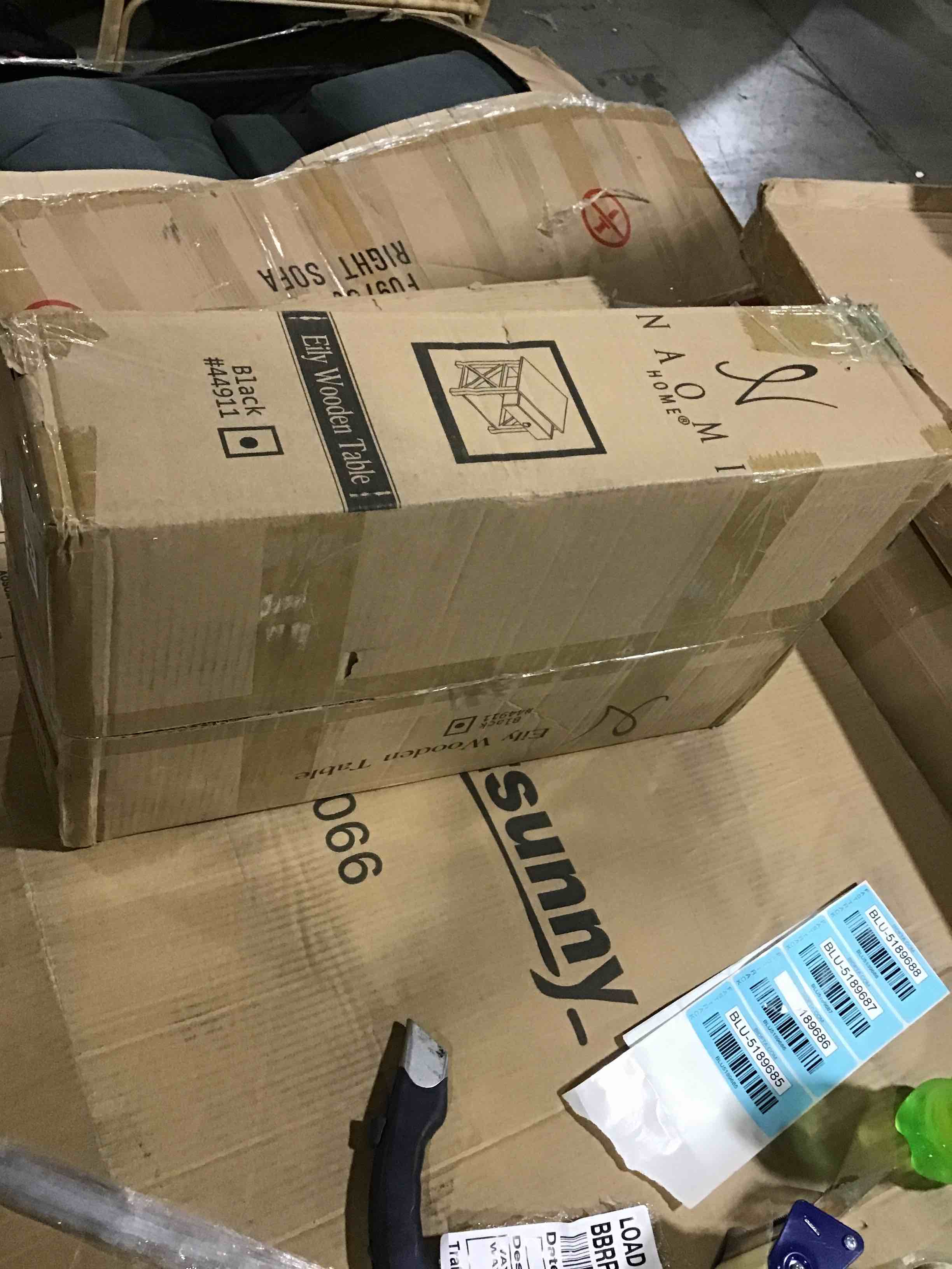 https://s3.amazonaws.com/lotting-images-prod/bidfta/BLU5189683_1692369693947.jpeg