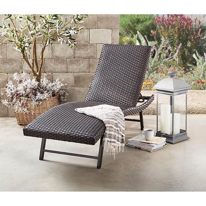 Member's Mark Padded Wicker Chaise - Brown