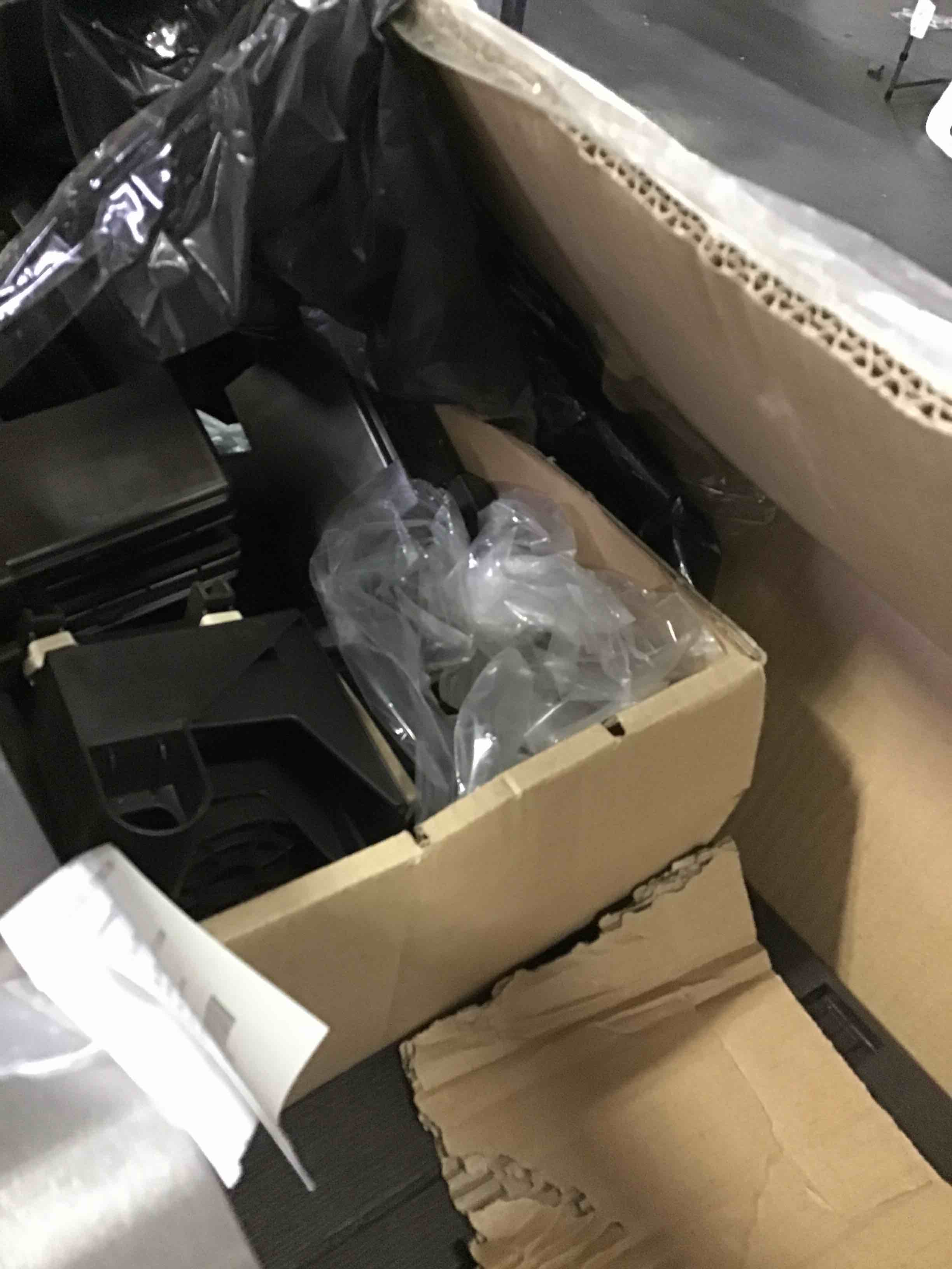 https://s3.amazonaws.com/lotting-images-prod/bidfta/BLU5209625_1689623502234.jpeg