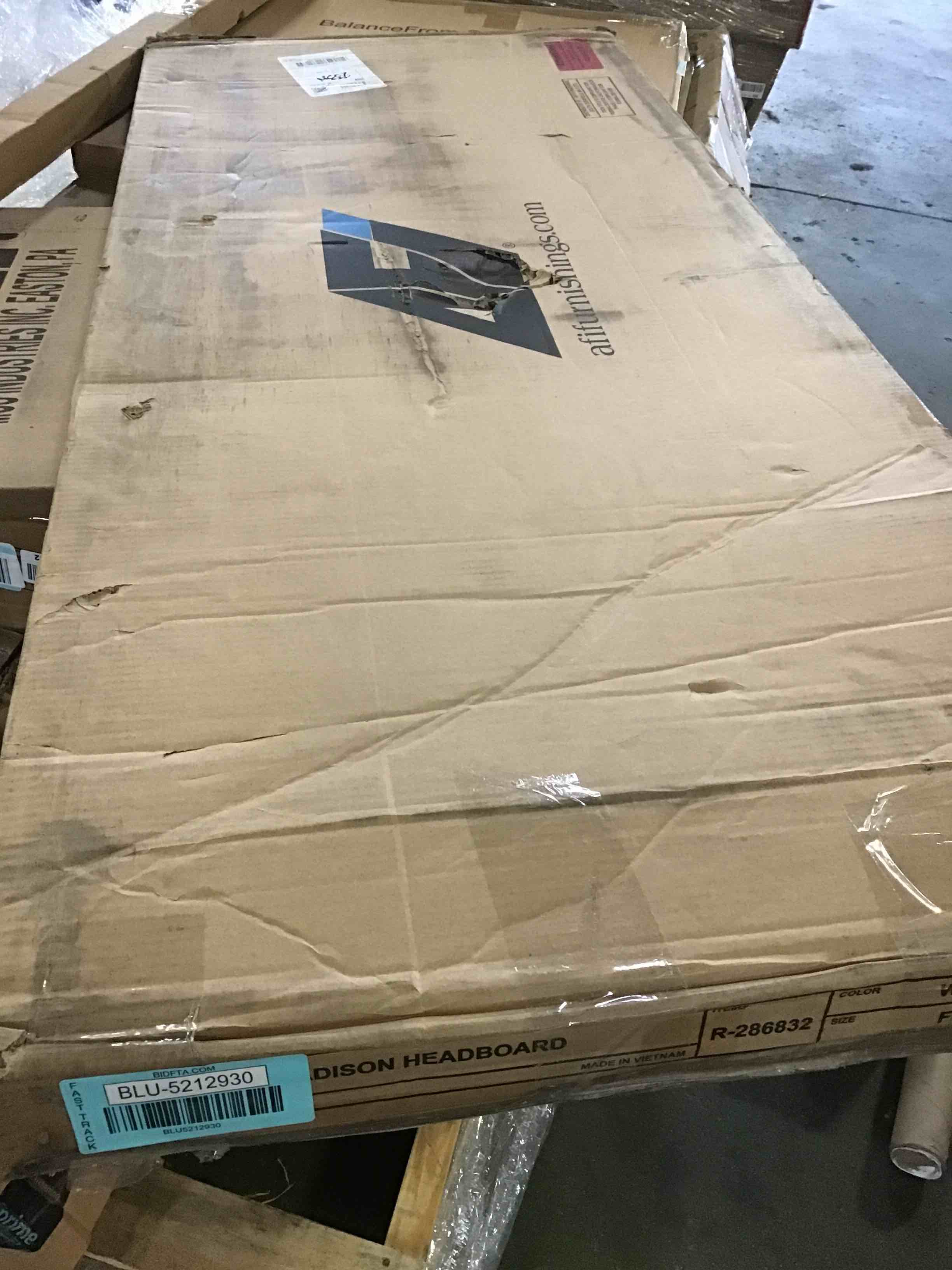 https://s3.amazonaws.com/lotting-images-prod/bidfta/BLU5212930_1688991514519.jpeg