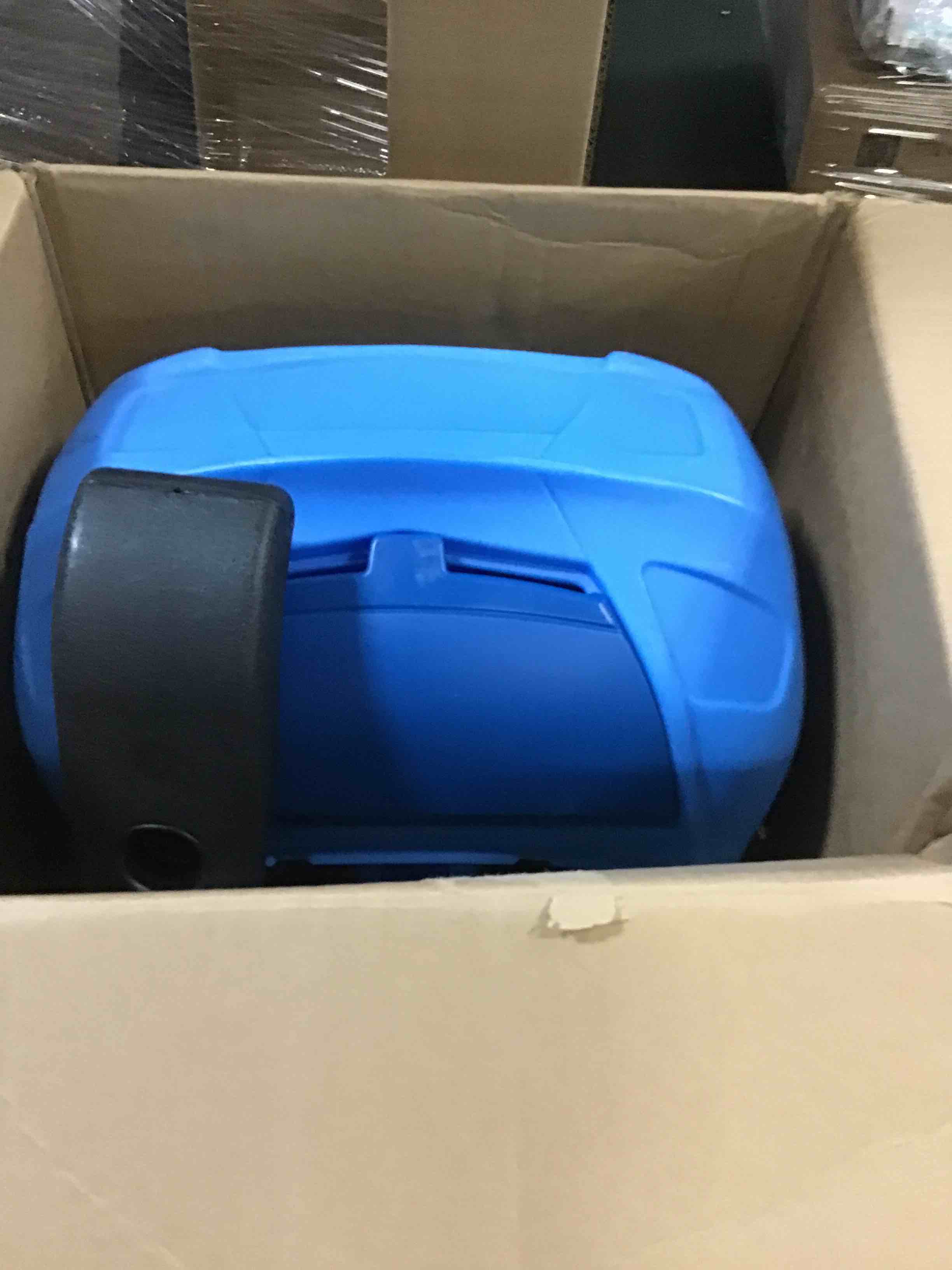 https://s3.amazonaws.com/lotting-images-prod/bidfta/BLU5213600_1688046728922.jpeg