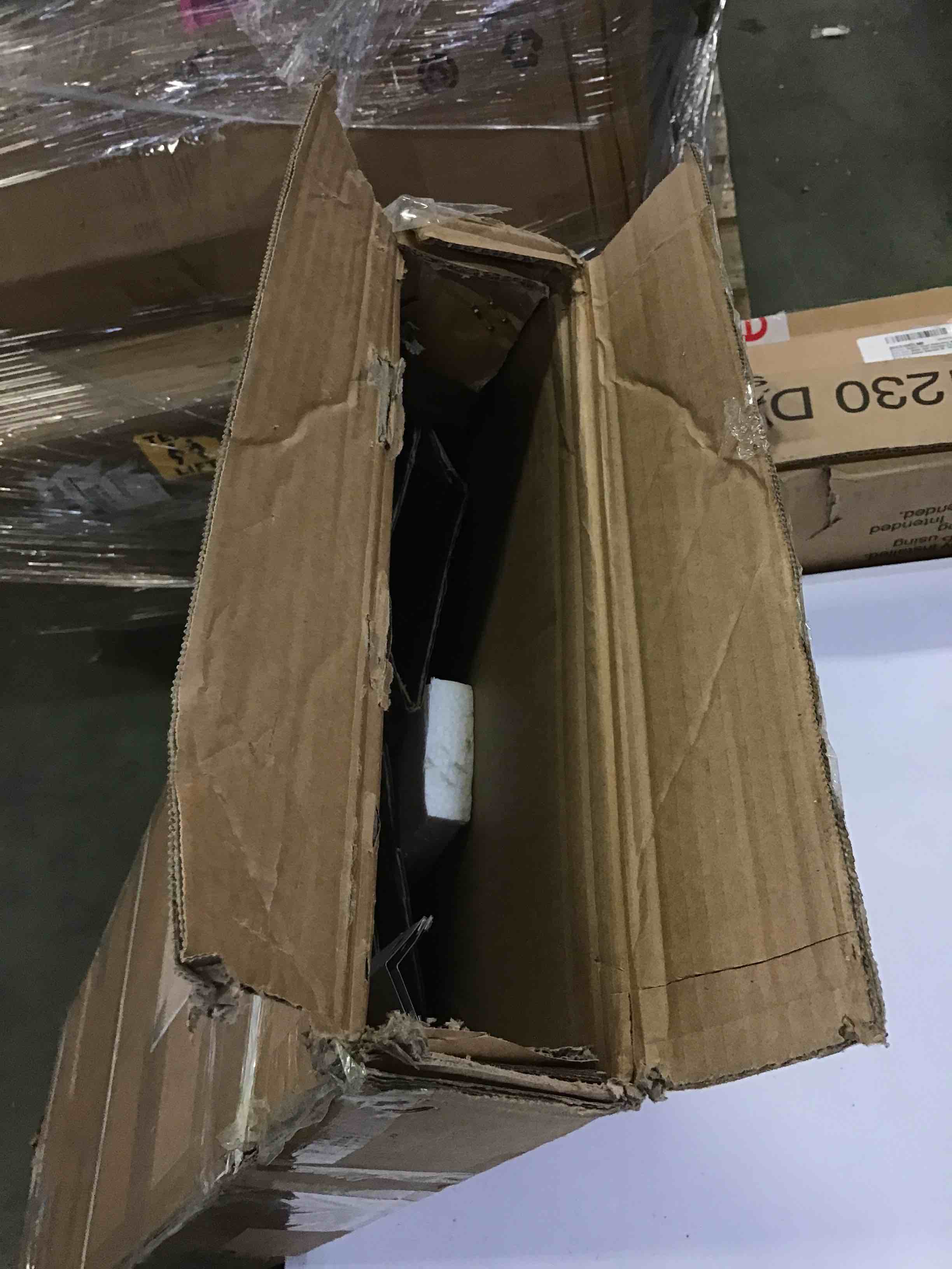 https://s3.amazonaws.com/lotting-images-prod/bidfta/BLU5214187_1688996672693.jpeg