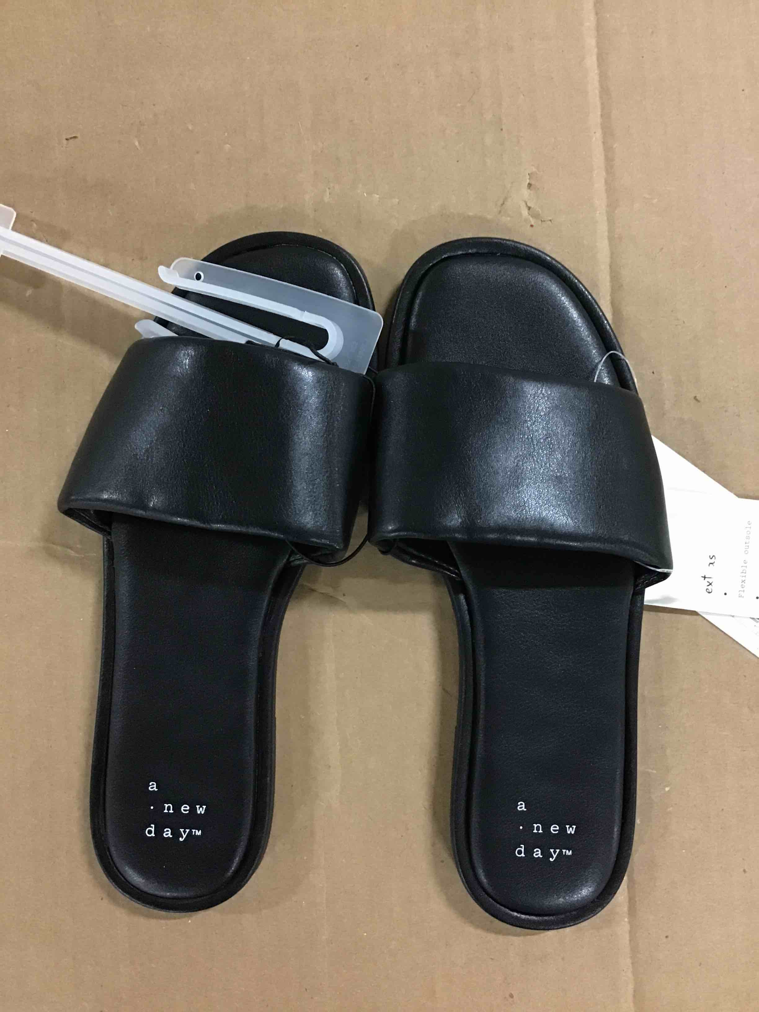 https://s3.amazonaws.com/lotting-images-prod/bidfta/BLU5221307_1689167916912.jpeg