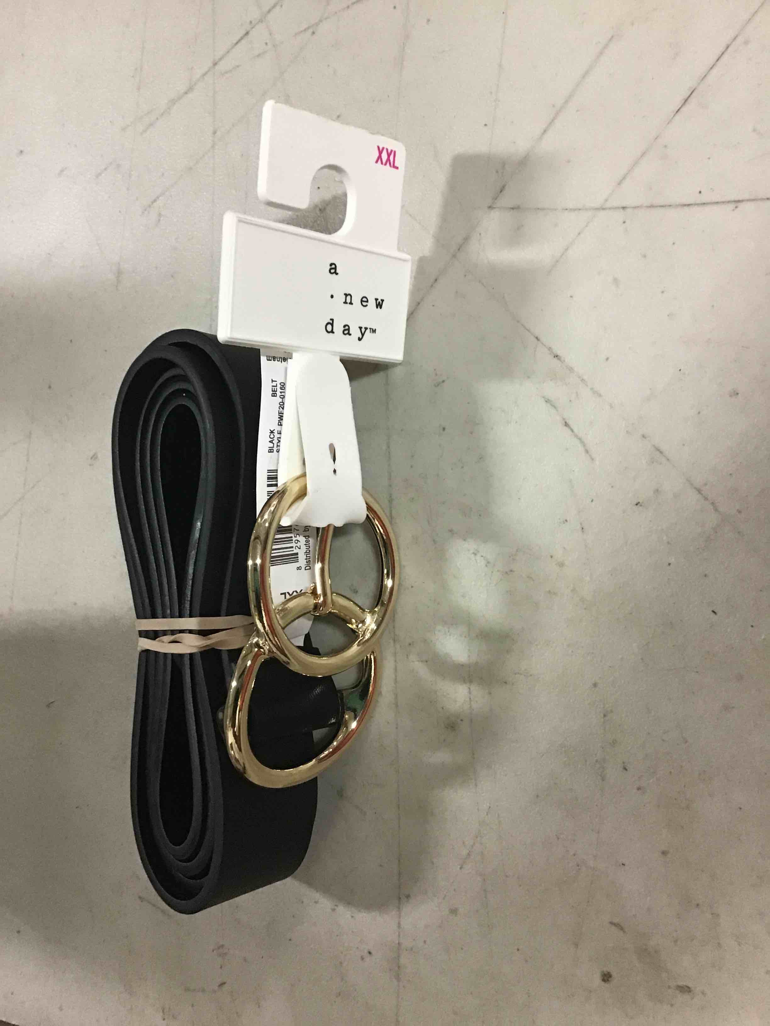 https://s3.amazonaws.com/lotting-images-prod/bidfta/BLU5226317_1689098374010.jpeg