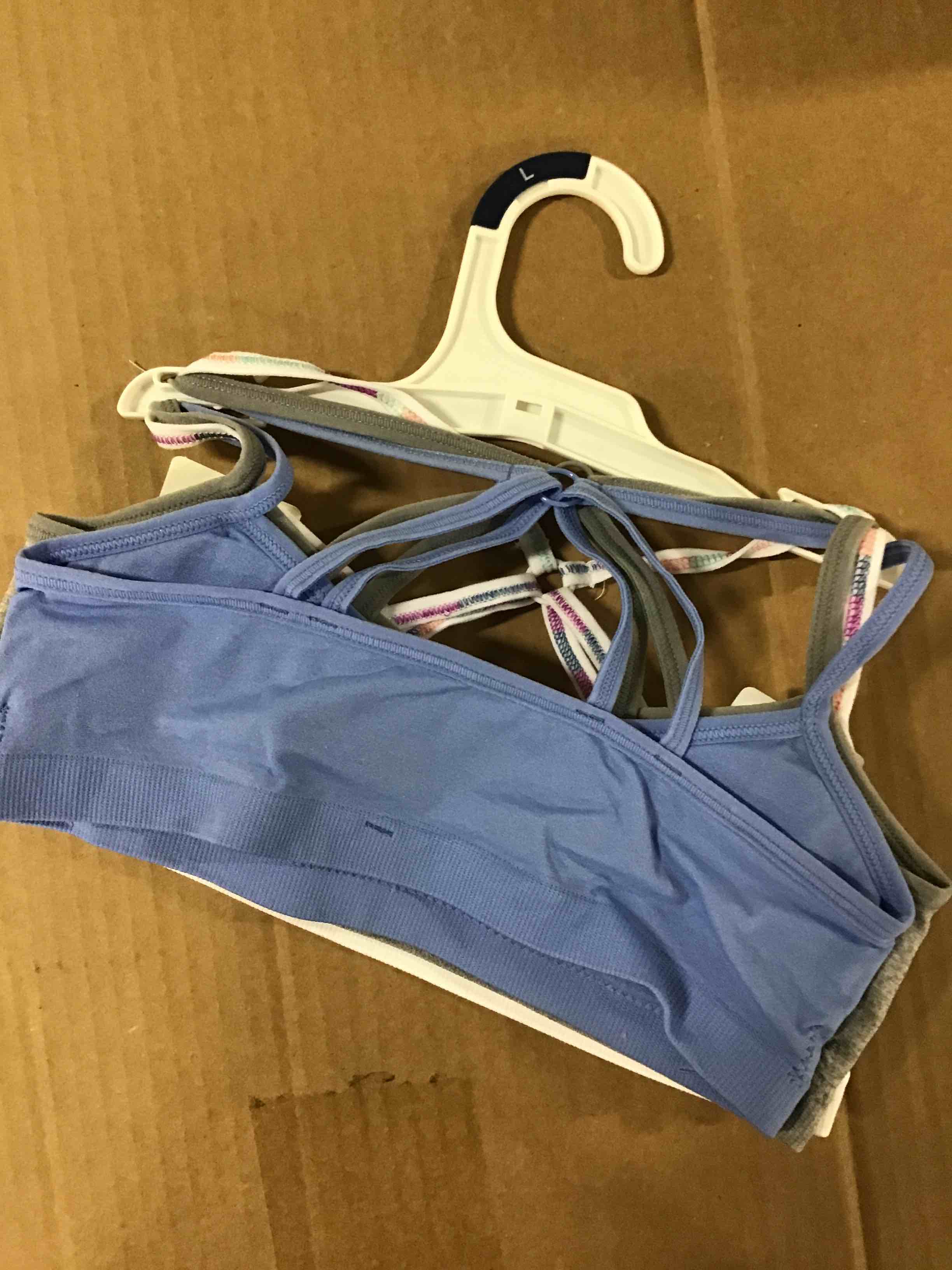 https://s3.amazonaws.com/lotting-images-prod/bidfta/BLU5227823_1689970036316.jpeg