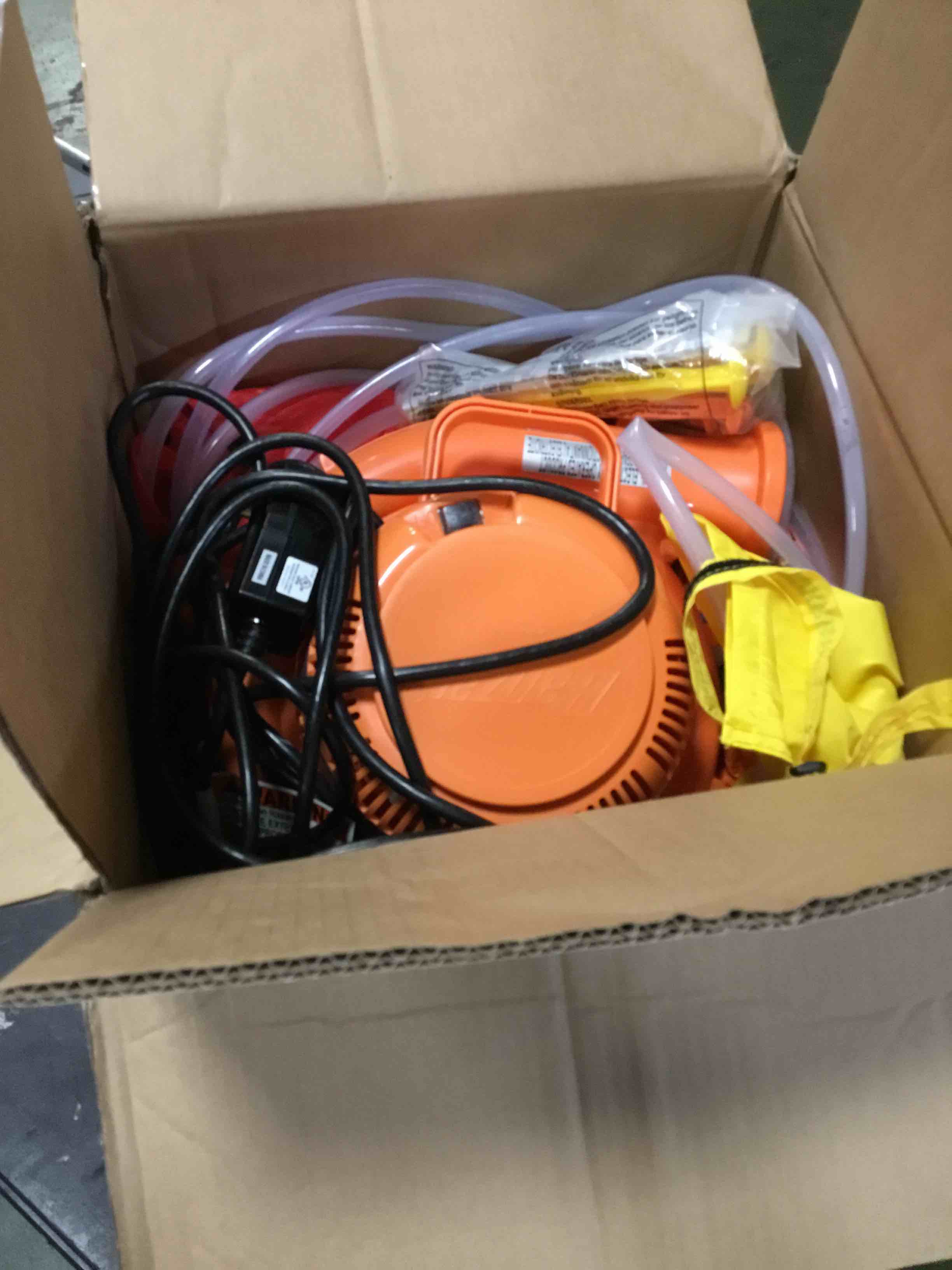https://s3.amazonaws.com/lotting-images-prod/bidfta/BLU5228079_1692616873490.jpeg