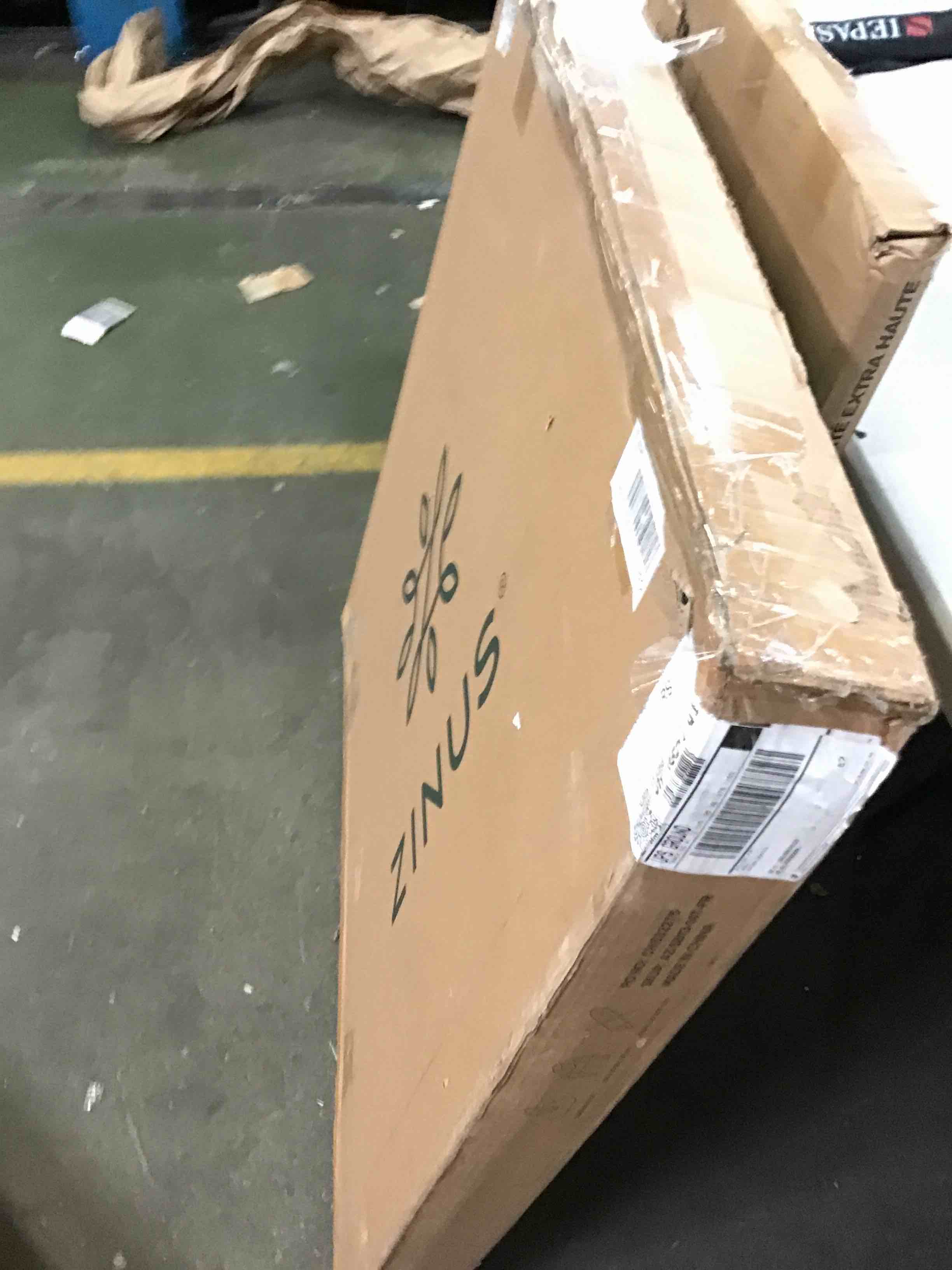https://s3.amazonaws.com/lotting-images-prod/bidfta/BLU5228643_1692978593579.jpeg