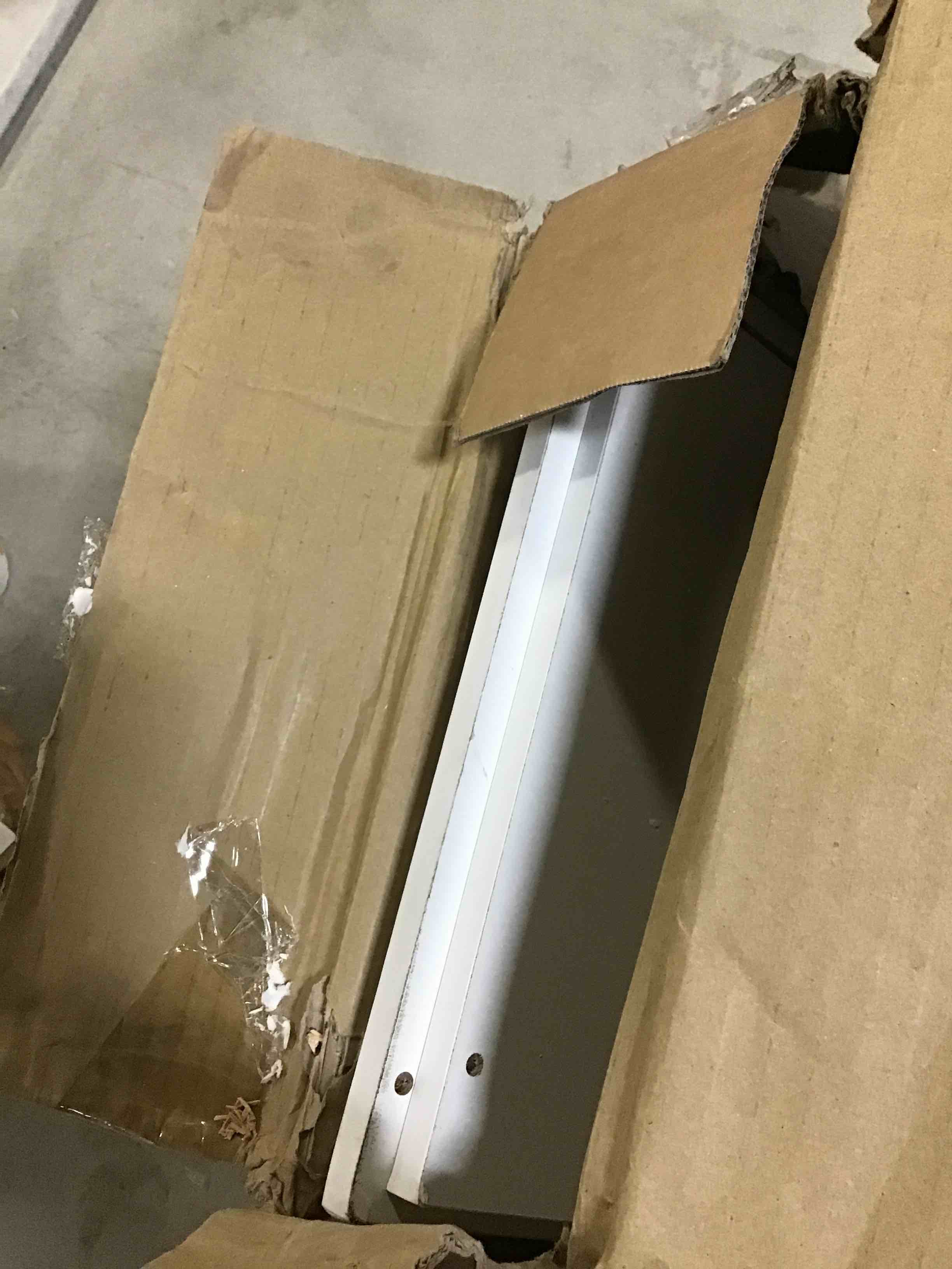 https://s3.amazonaws.com/lotting-images-prod/bidfta/BLU5228747_1693052439555.jpeg
