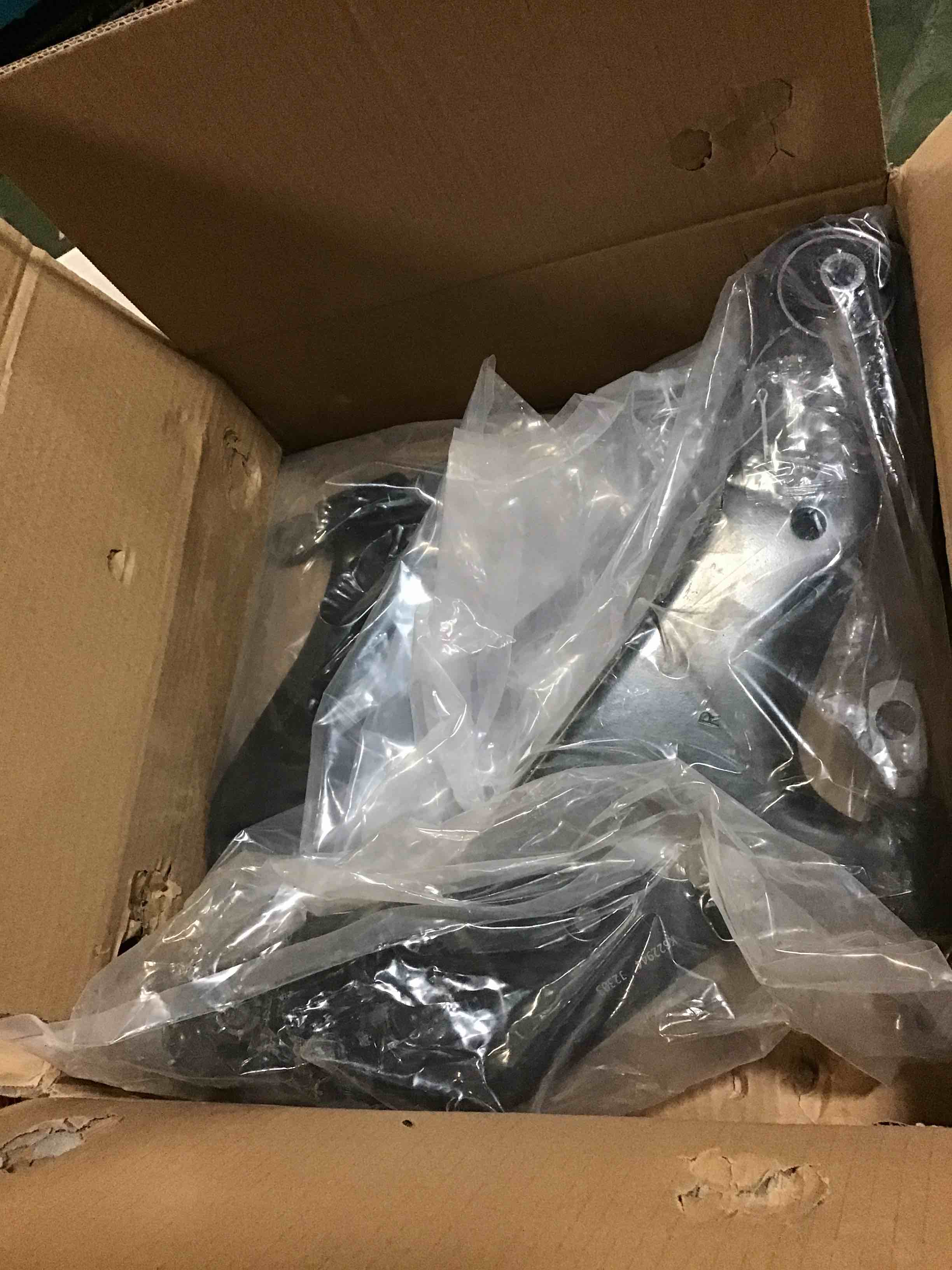 https://s3.amazonaws.com/lotting-images-prod/bidfta/BLU5228785_1693060761922.jpeg
