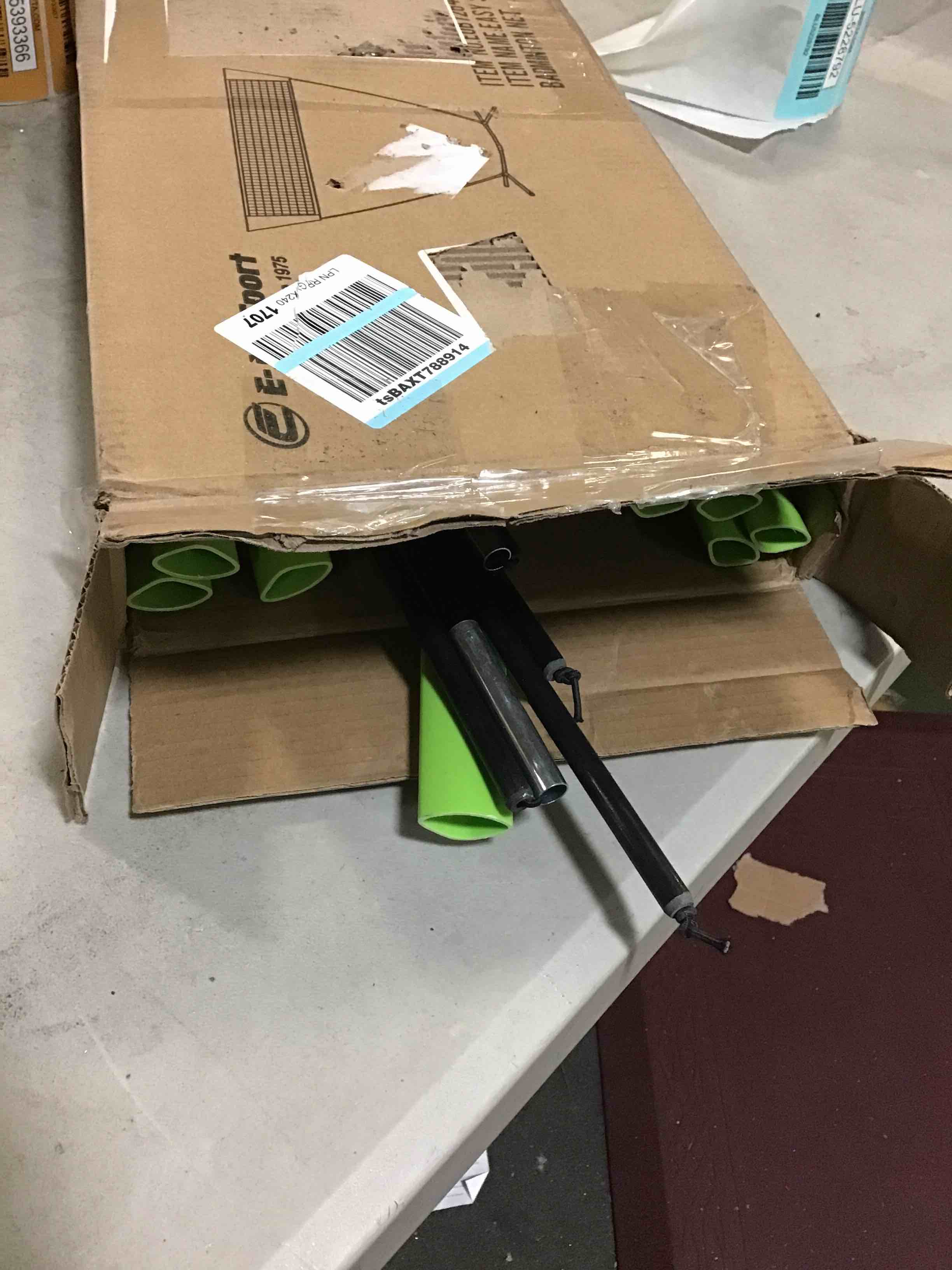 https://s3.amazonaws.com/lotting-images-prod/bidfta/BLU5228792_1693062579442.jpeg