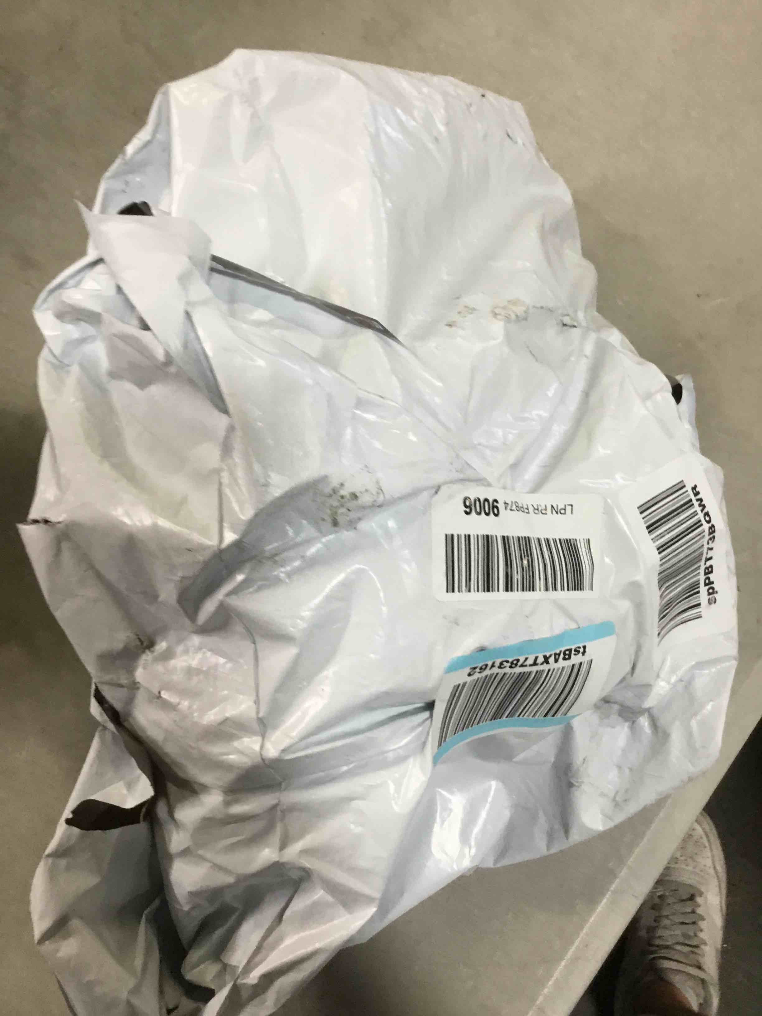 https://s3.amazonaws.com/lotting-images-prod/bidfta/BLU5228900_1693239104971.jpeg