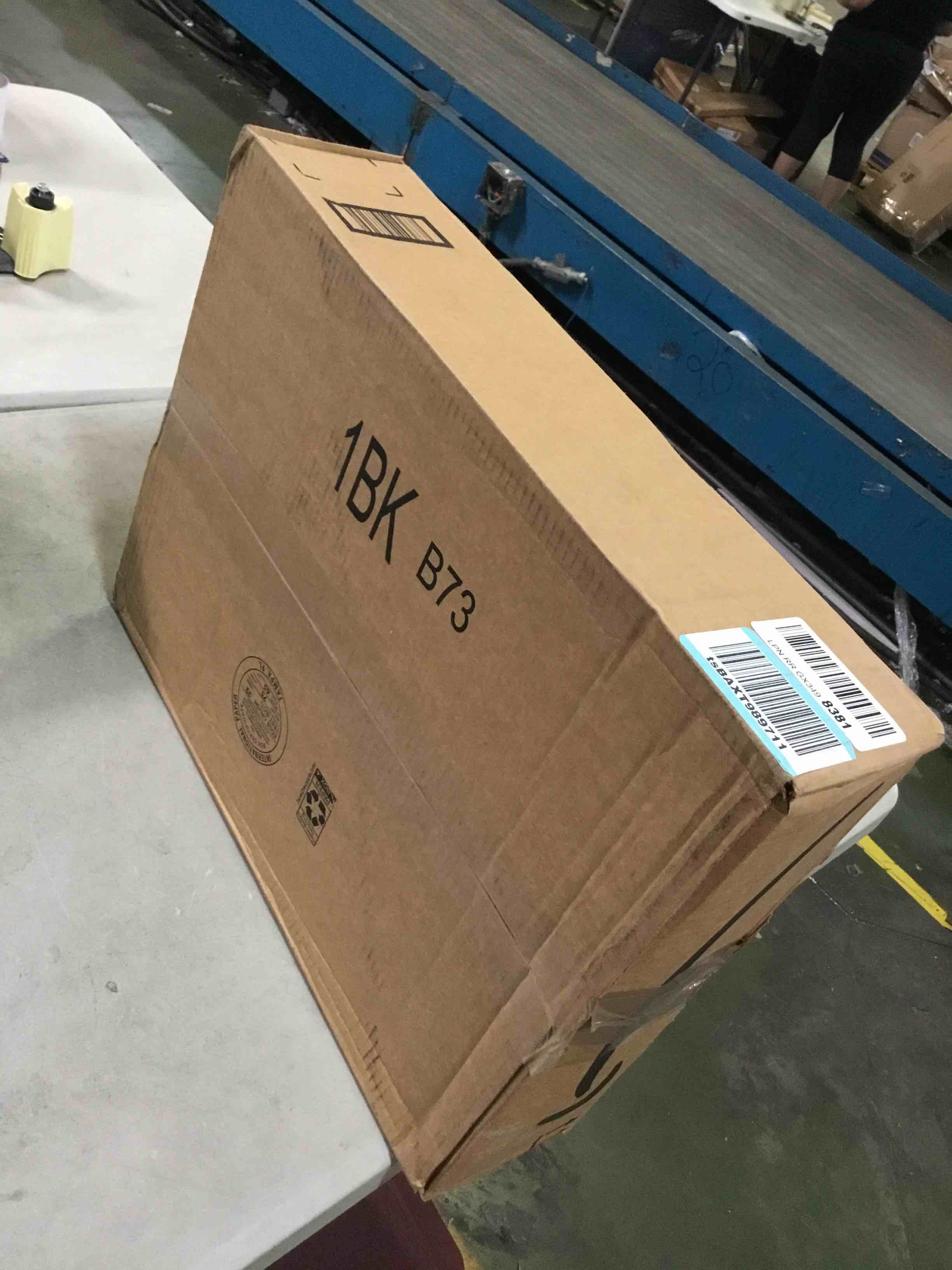 https://s3.amazonaws.com/lotting-images-prod/bidfta/BLU5228944_1693248272682.jpeg