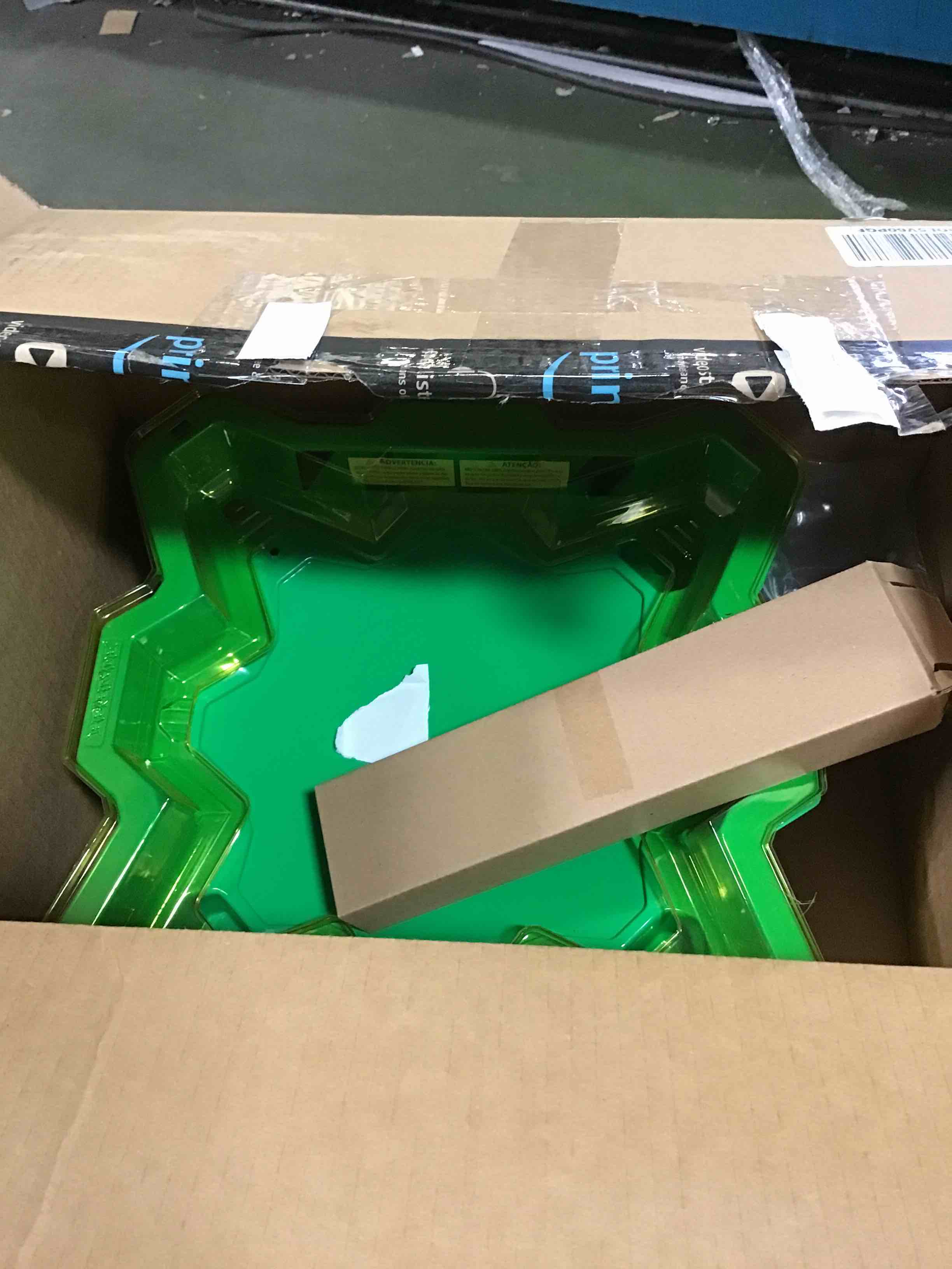 https://s3.amazonaws.com/lotting-images-prod/bidfta/BLU5228956_1693251150609.jpeg