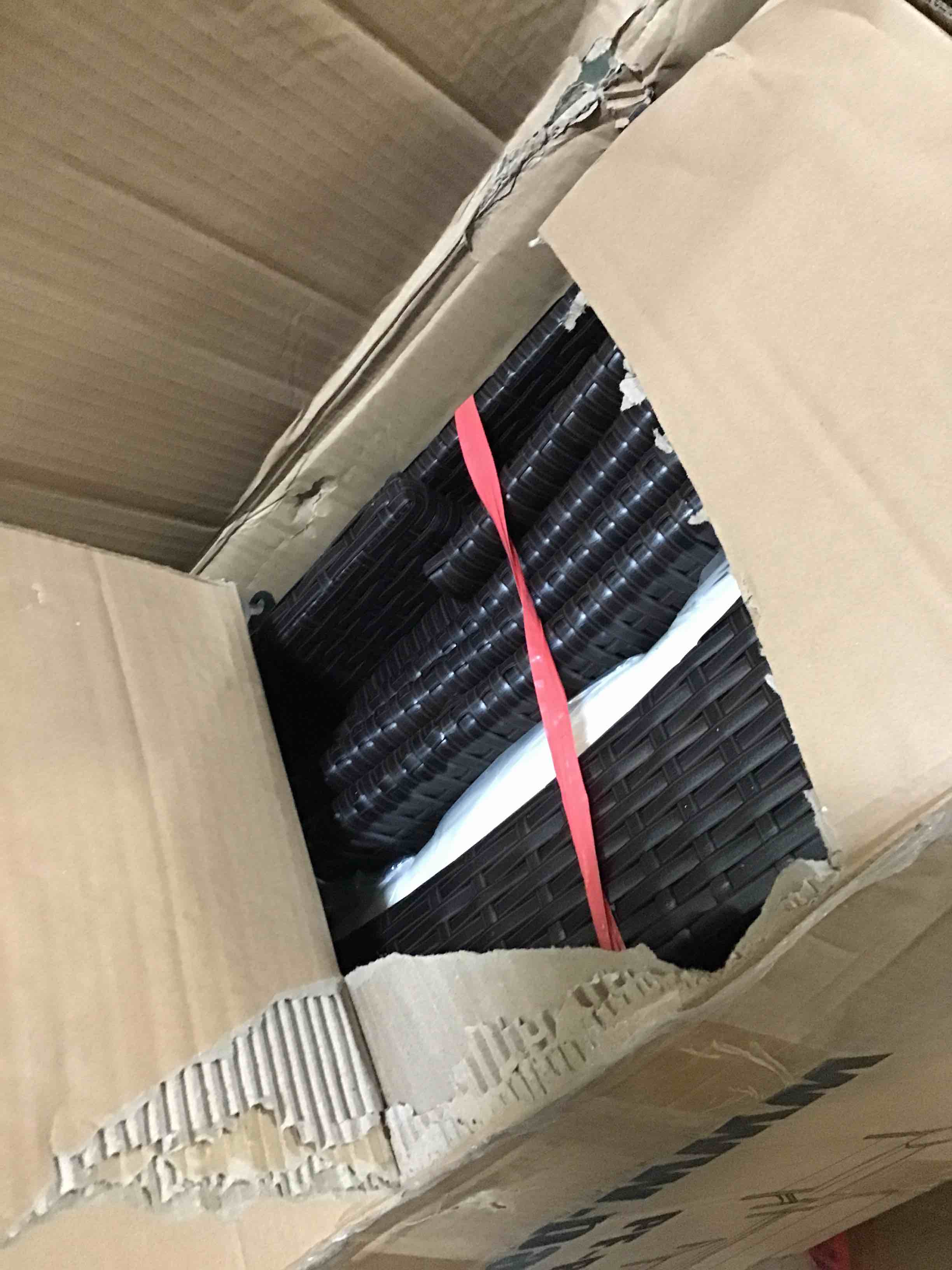 https://s3.amazonaws.com/lotting-images-prod/bidfta/BLU5228986_1693309530766.jpeg