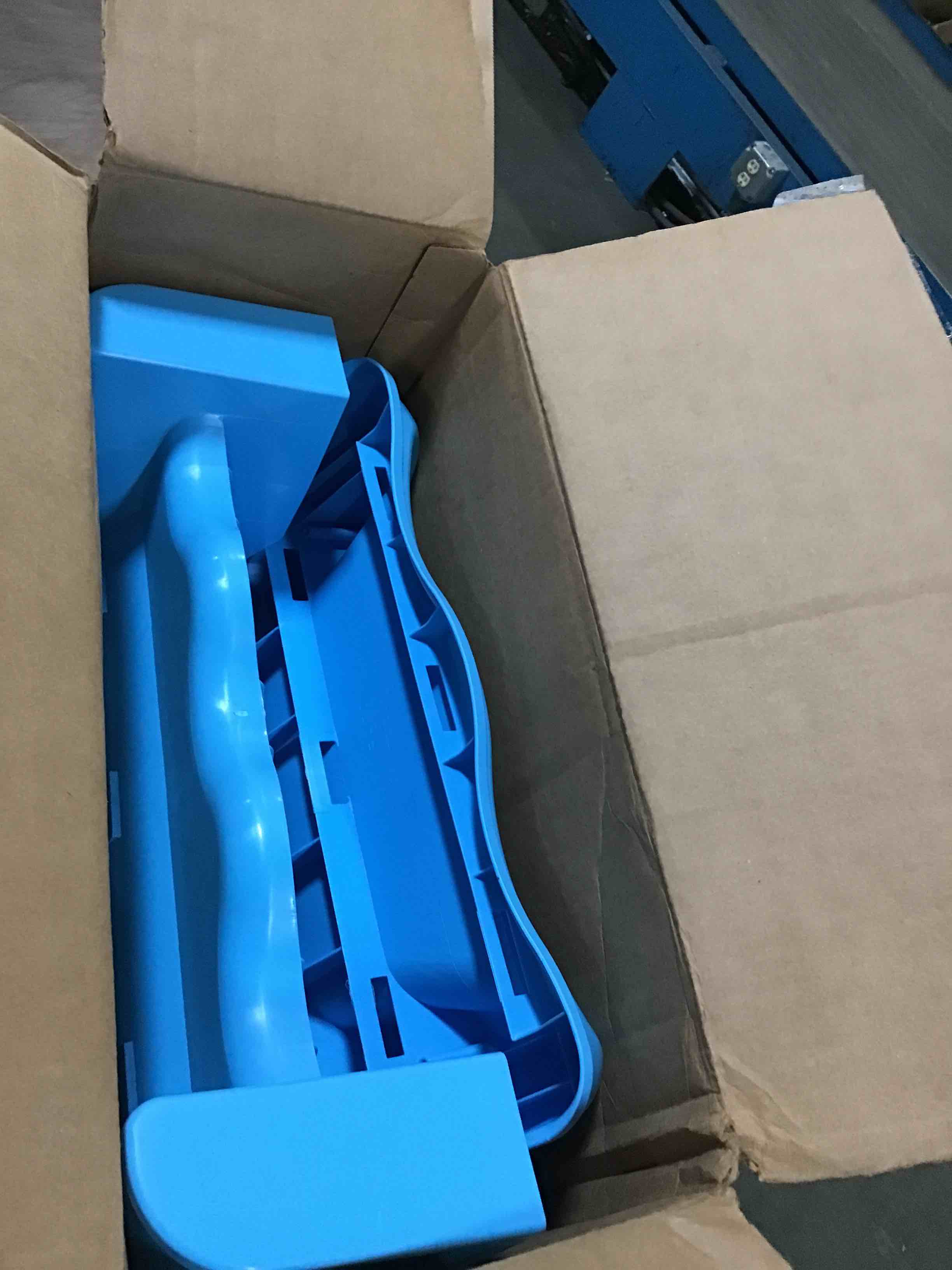 https://s3.amazonaws.com/lotting-images-prod/bidfta/BLU5228993_1693310868168.jpeg