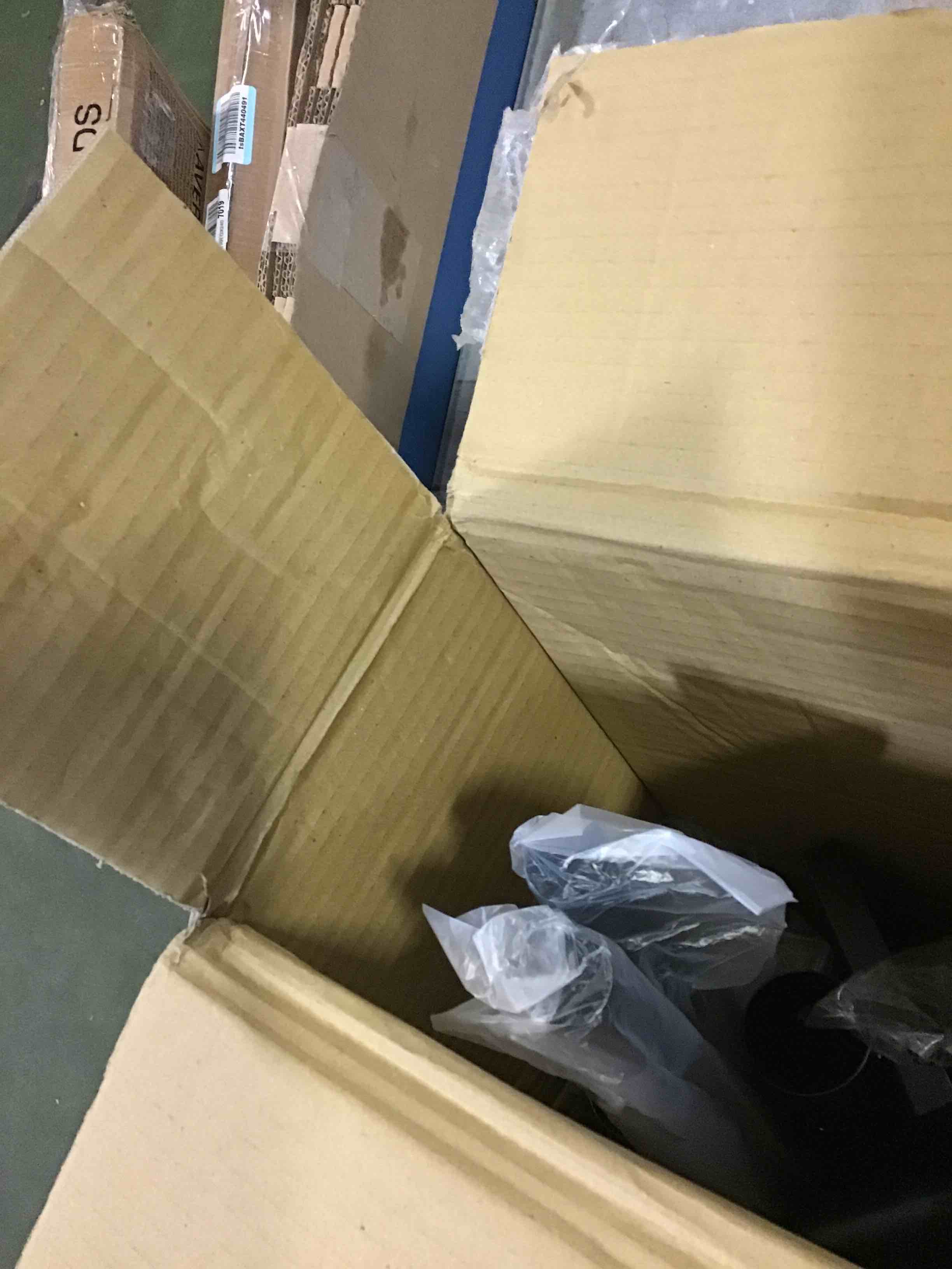 https://s3.amazonaws.com/lotting-images-prod/bidfta/BLU5229150_1693394695368.jpeg
