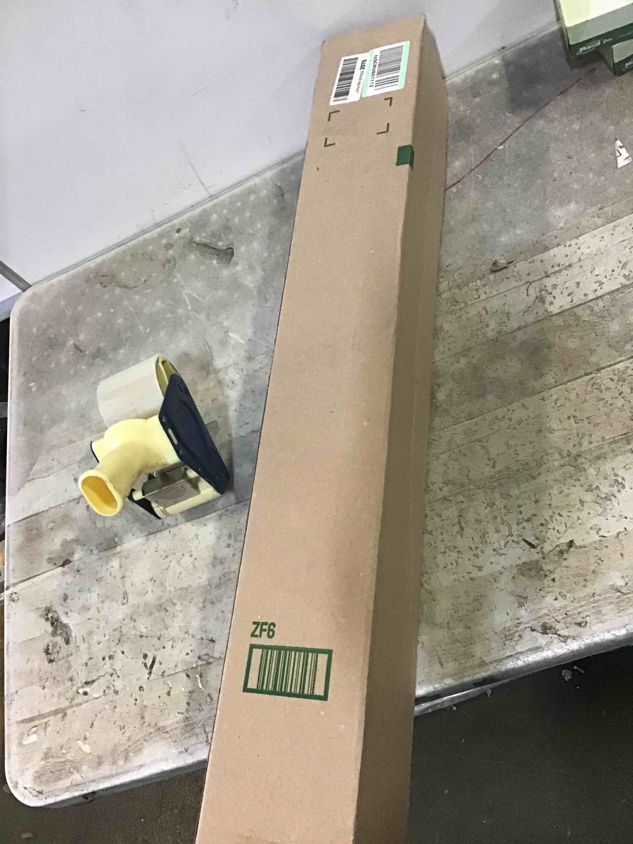 https://s3.amazonaws.com/lotting-images-prod/bidfta/BLU5229311_1693427205067.jpeg