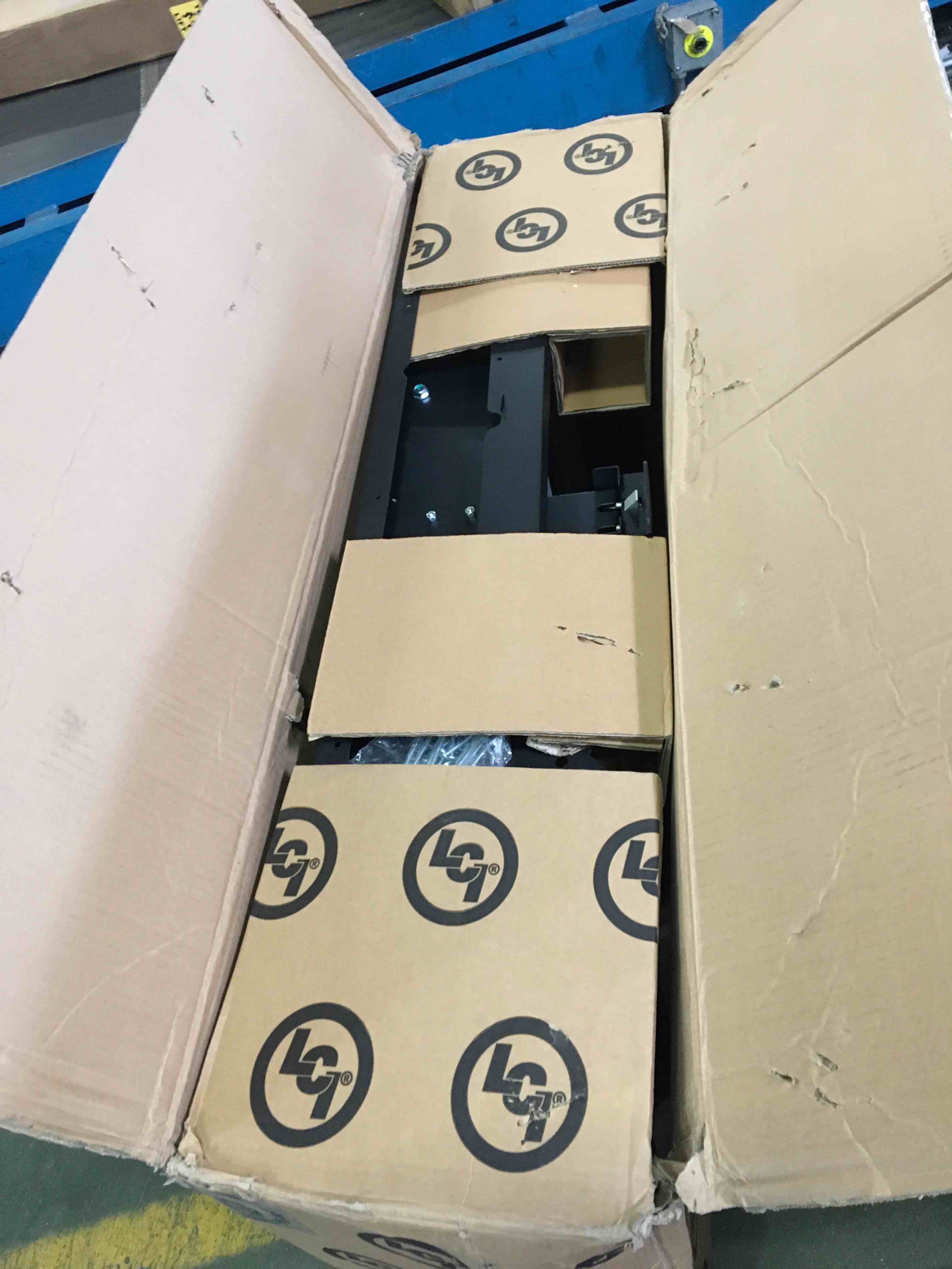 https://s3.amazonaws.com/lotting-images-prod/bidfta/BLU5230970_1692368561369.jpeg