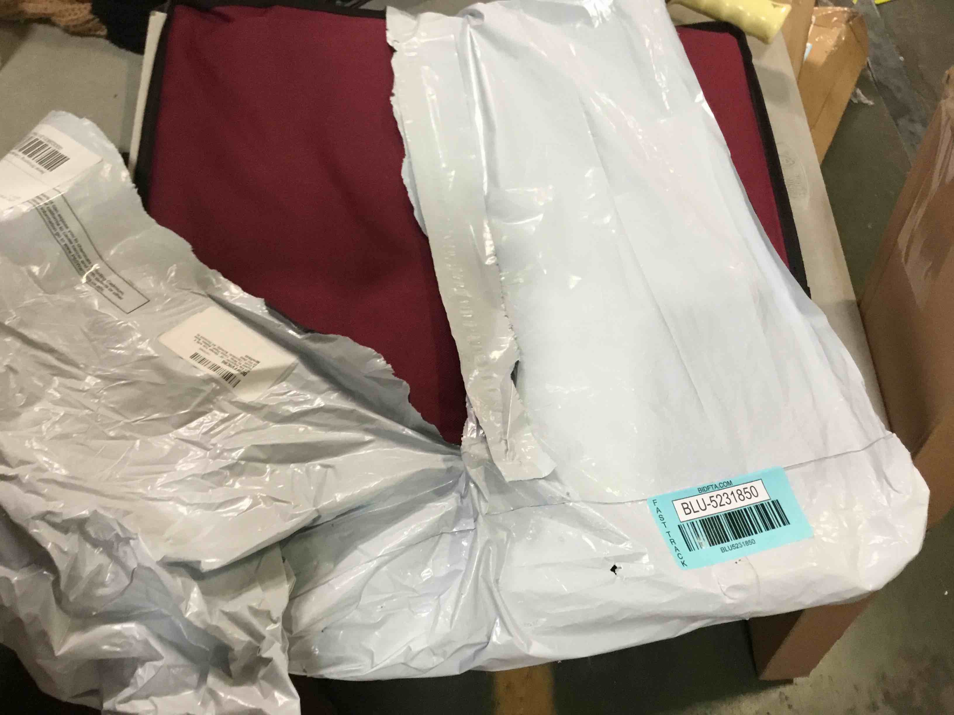 https://s3.amazonaws.com/lotting-images-prod/bidfta/BLU5231850_1694715839181.jpeg