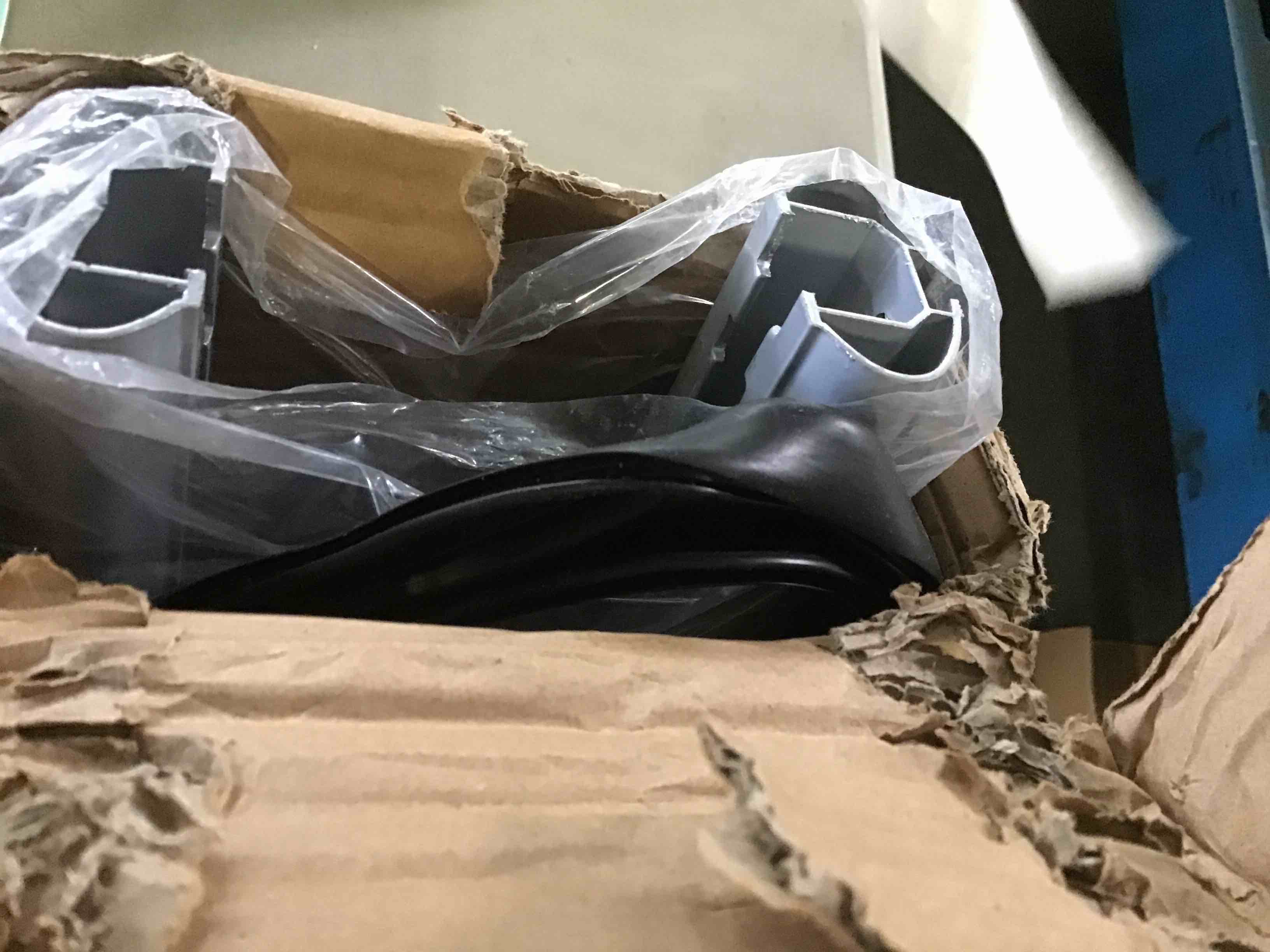 https://s3.amazonaws.com/lotting-images-prod/bidfta/BLU5232050_1694879317603.jpeg
