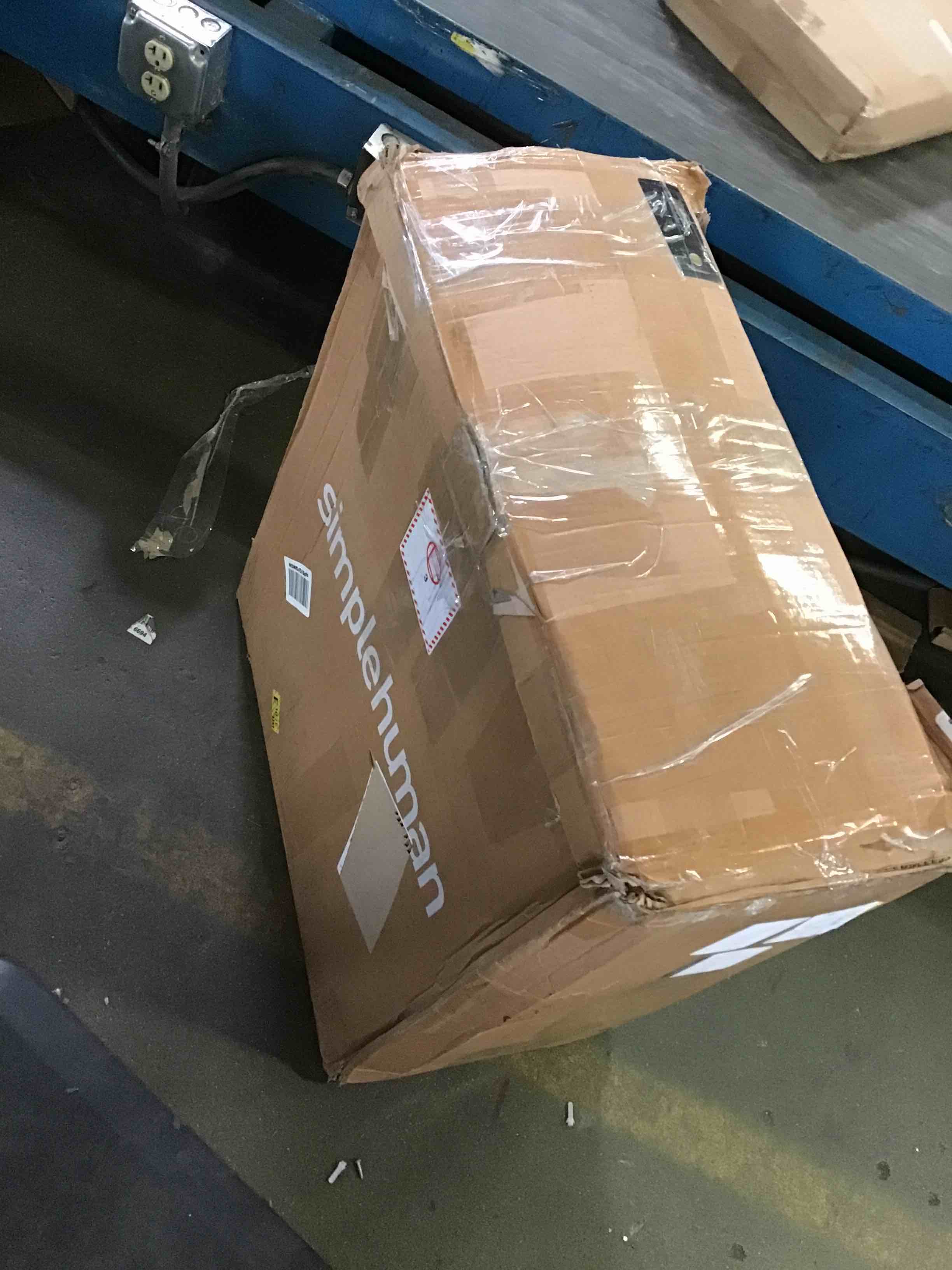 https://s3.amazonaws.com/lotting-images-prod/bidfta/BLU5232067_1694882710091.jpeg