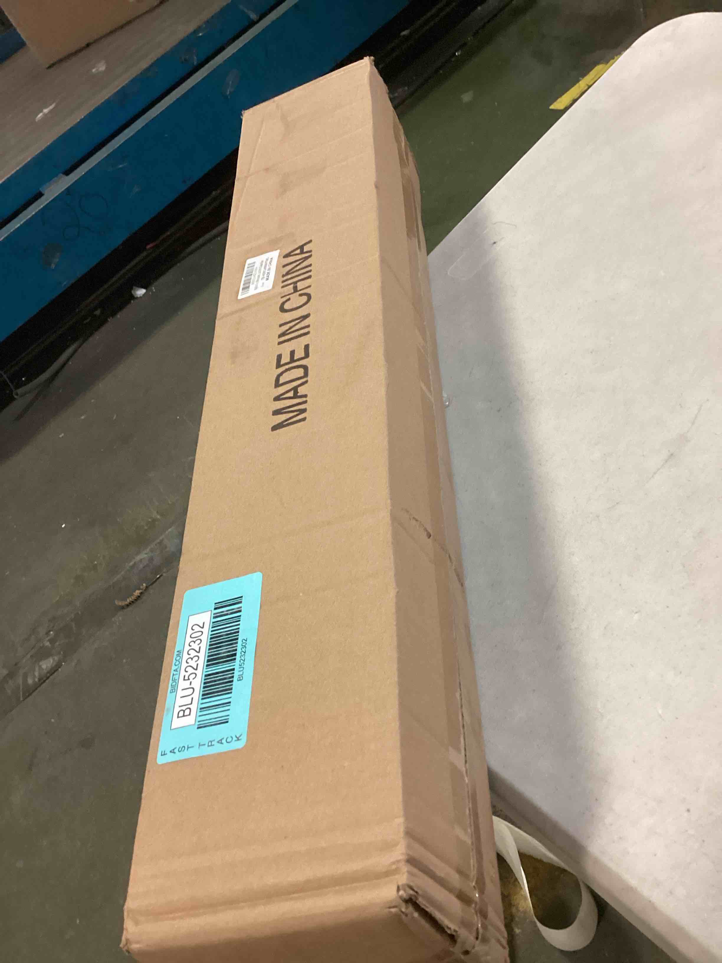 https://s3.amazonaws.com/lotting-images-prod/bidfta/BLU5232302_1700168094336.jpeg
