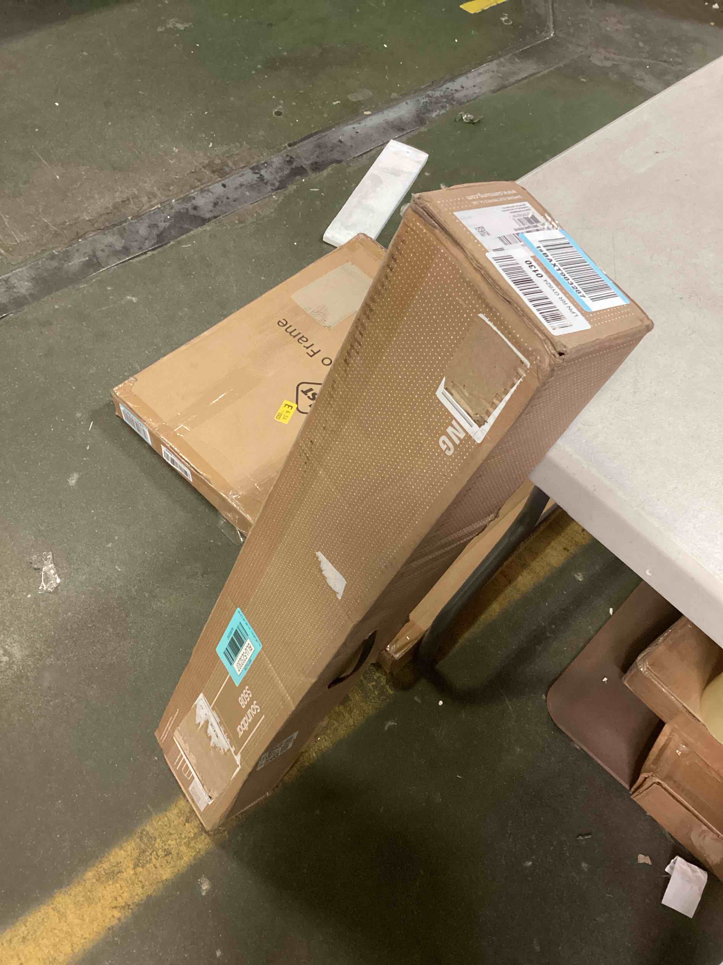 https://s3.amazonaws.com/lotting-images-prod/bidfta/BLU5232307_1700156082543.jpeg