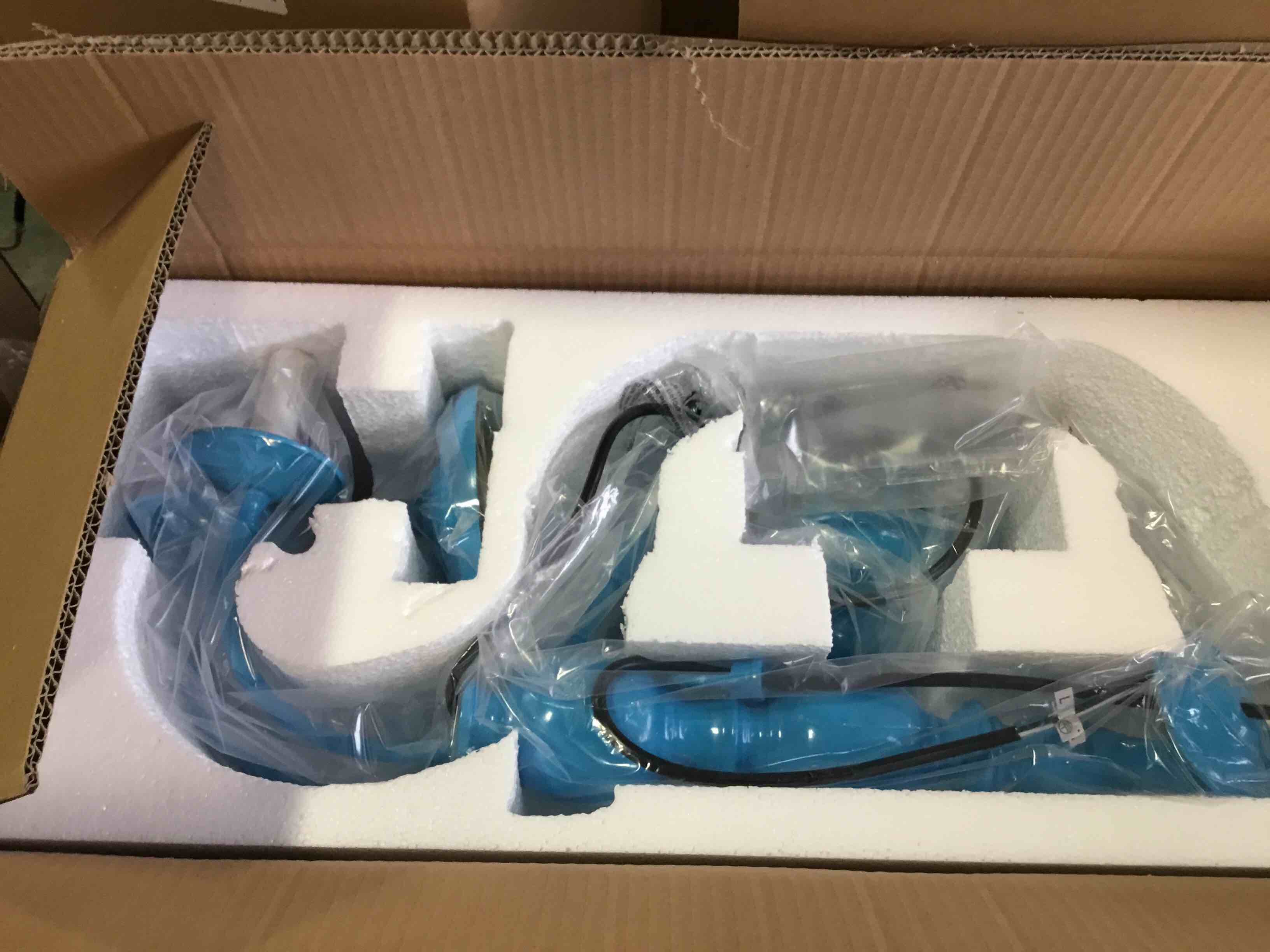 https://s3.amazonaws.com/lotting-images-prod/bidfta/BLU5232592_1692886957826.jpeg