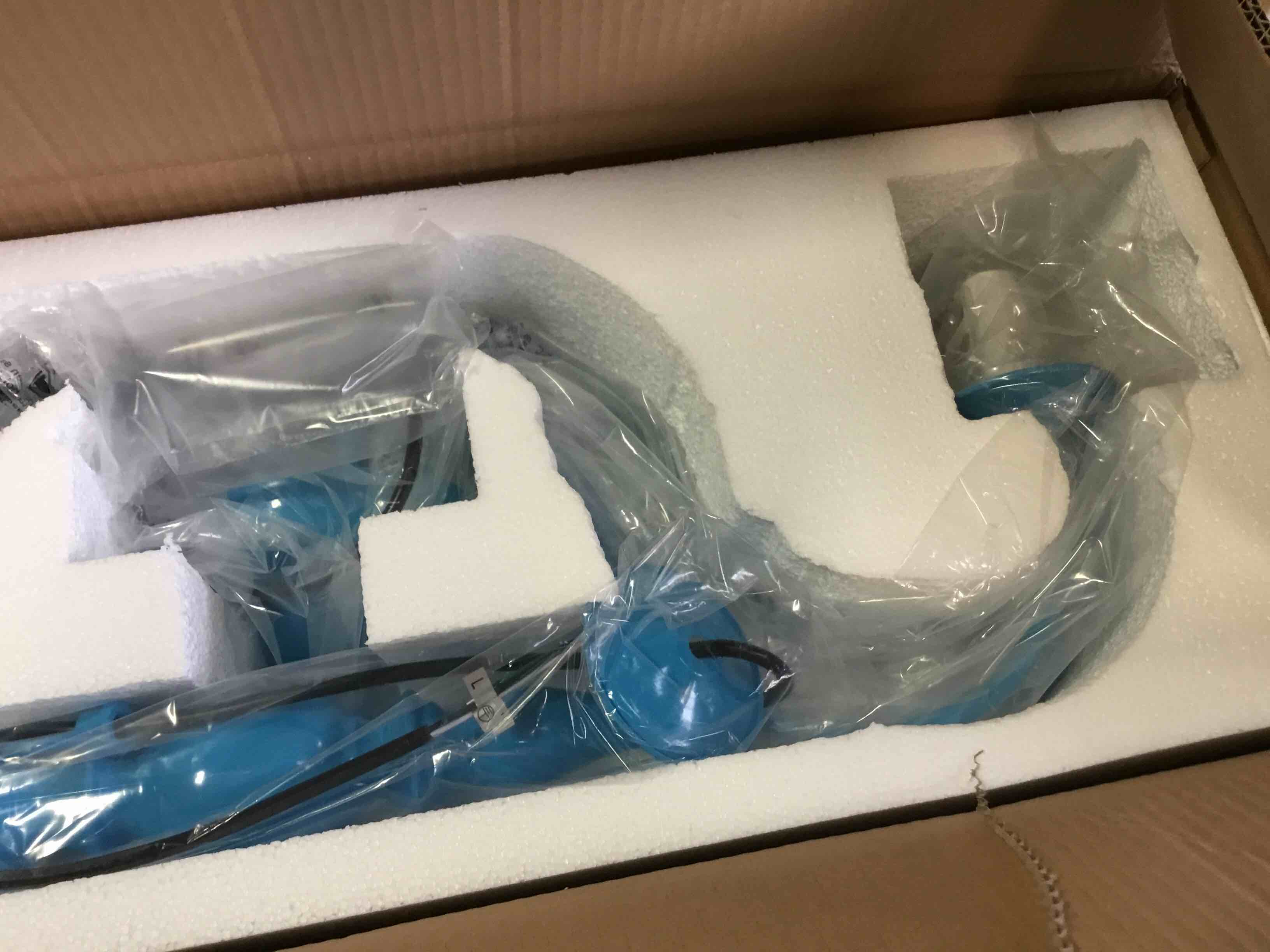 https://s3.amazonaws.com/lotting-images-prod/bidfta/BLU5232592_1692886959666.jpeg