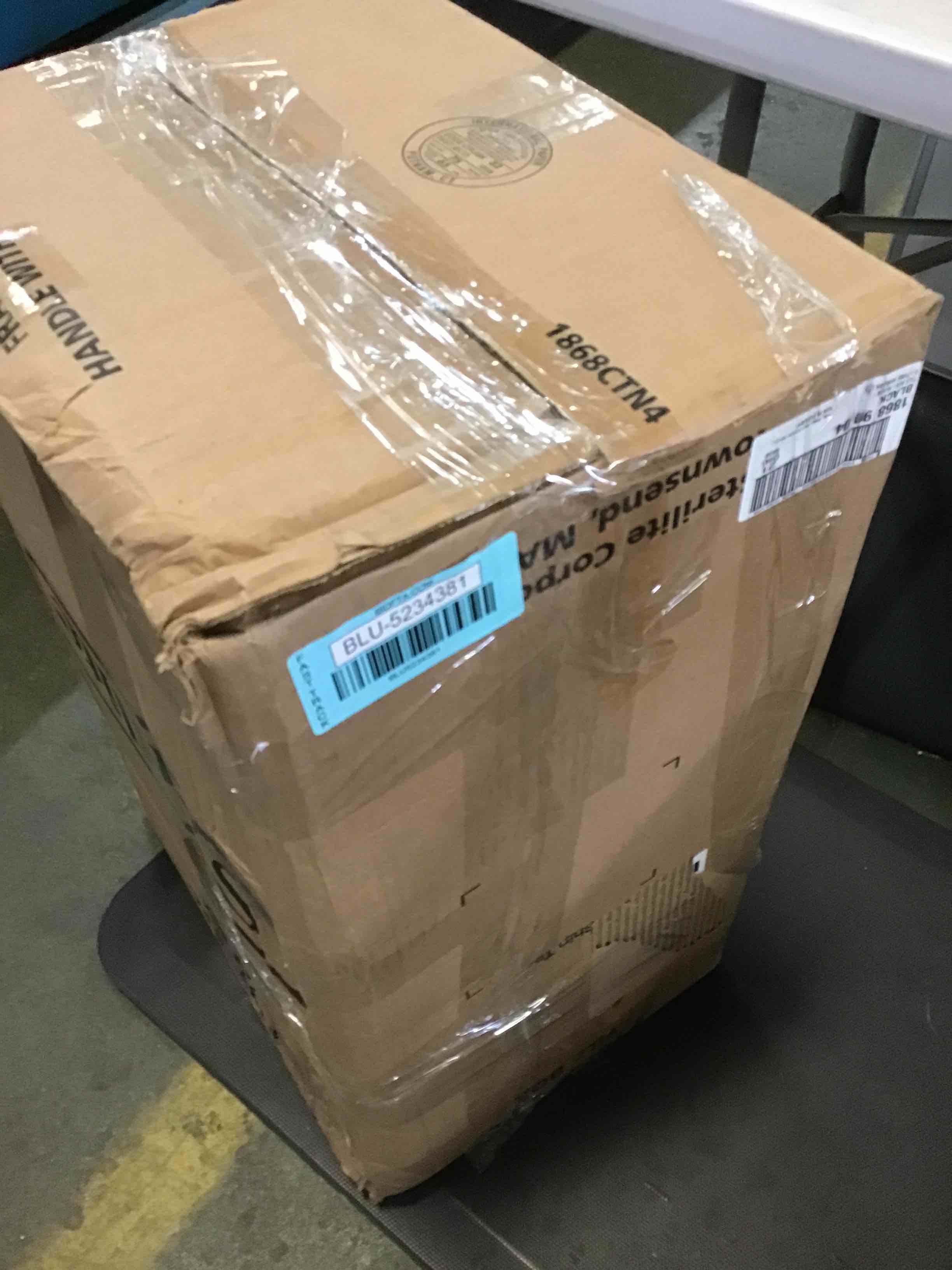 https://s3.amazonaws.com/lotting-images-prod/bidfta/BLU5234381_1692810832776.jpeg