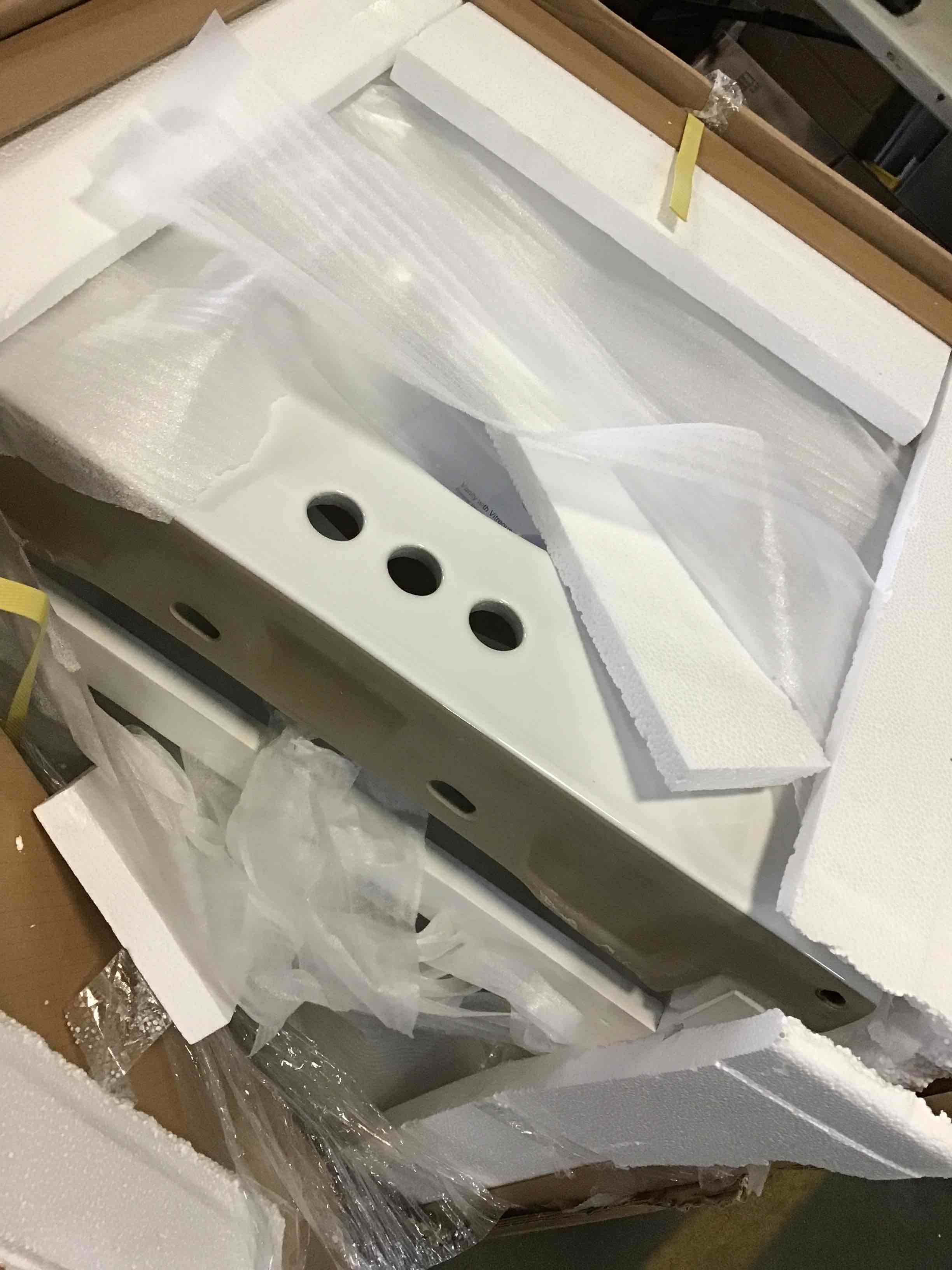 https://s3.amazonaws.com/lotting-images-prod/bidfta/BLU5234402_1692813582387.jpeg