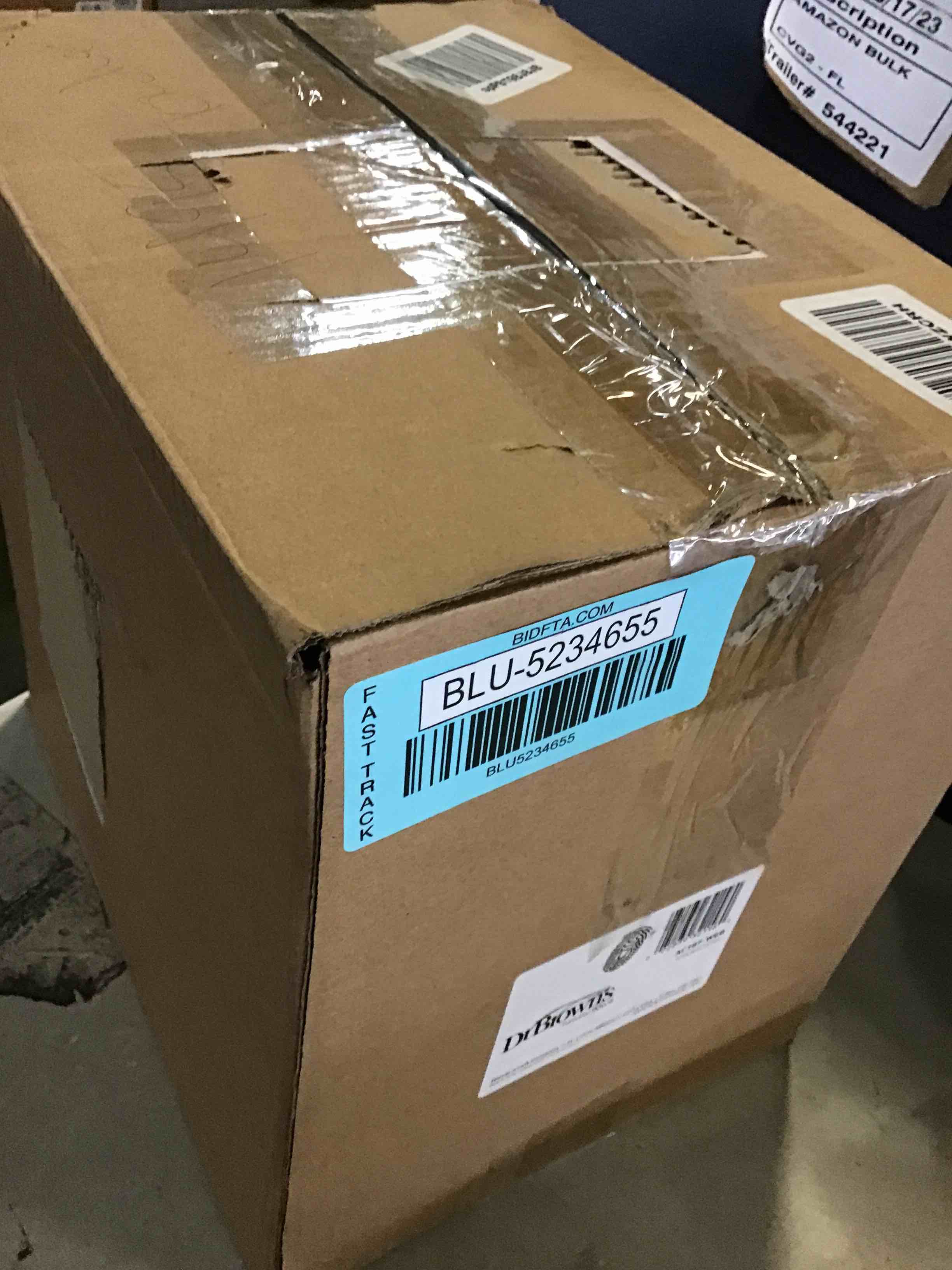 https://s3.amazonaws.com/lotting-images-prod/bidfta/BLU5234655_1692906105491.jpeg