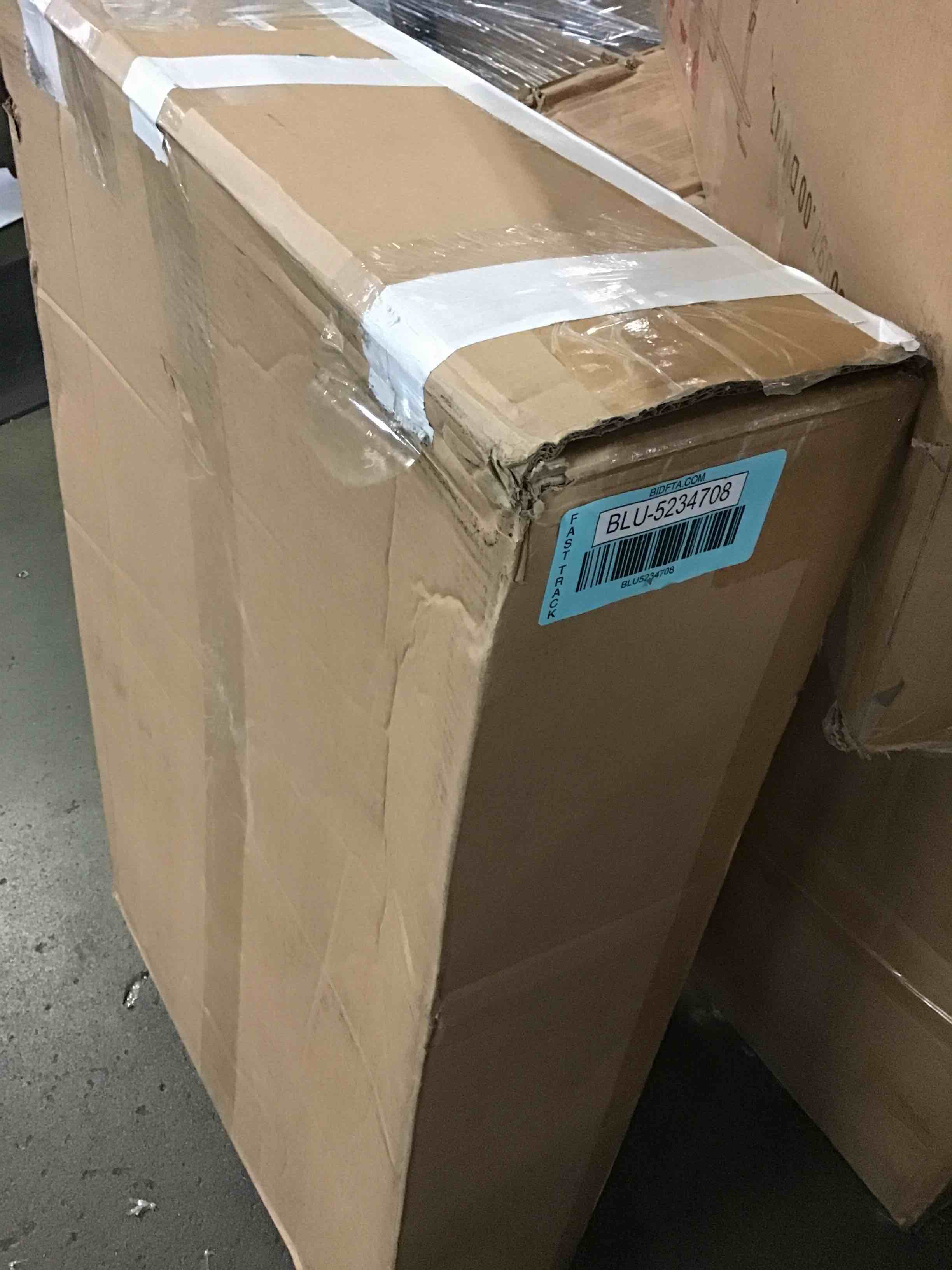 https://s3.amazonaws.com/lotting-images-prod/bidfta/BLU5234708_1692965086245.jpeg