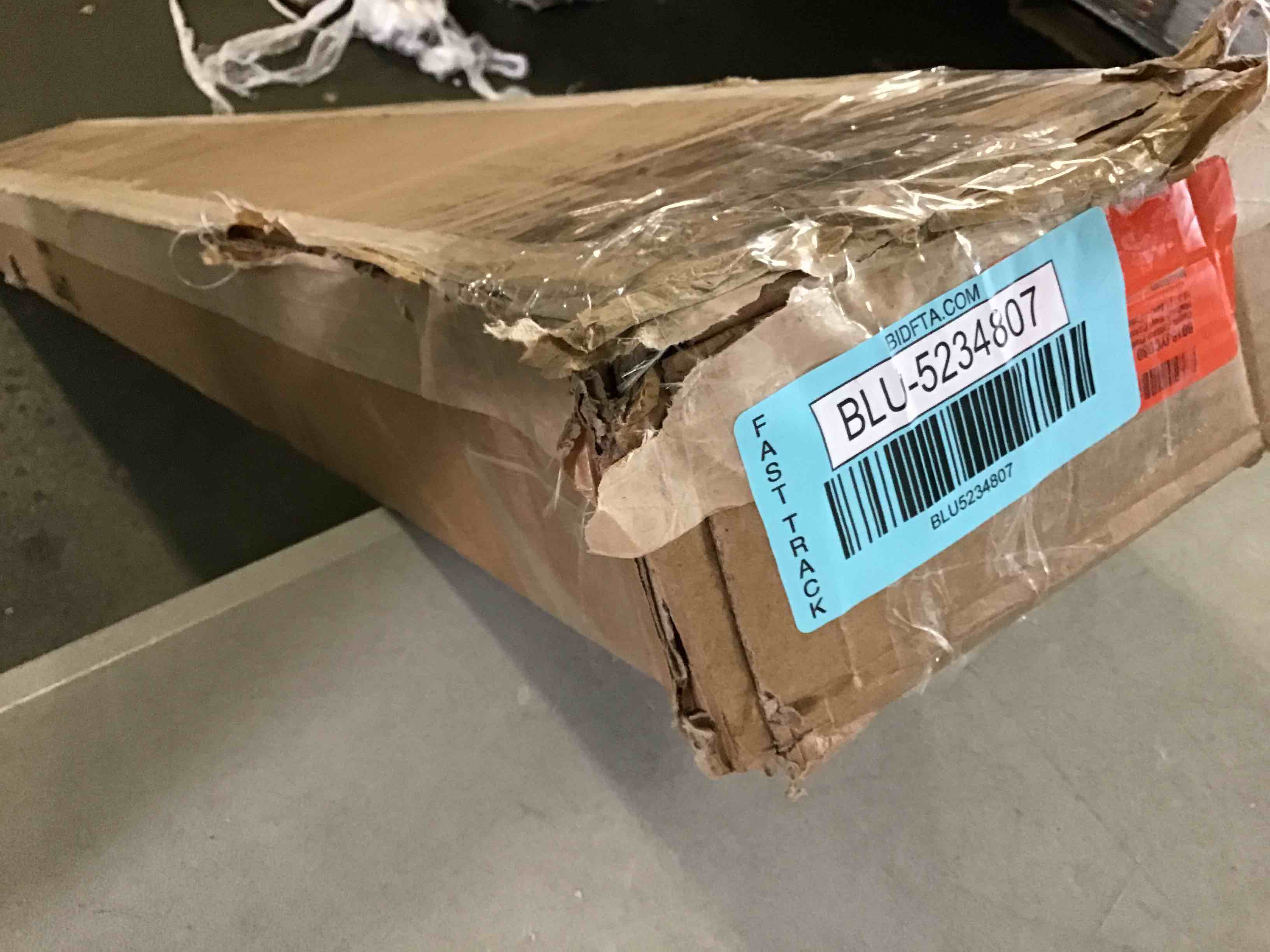 https://s3.amazonaws.com/lotting-images-prod/bidfta/BLU5234807_1692980304730.jpeg