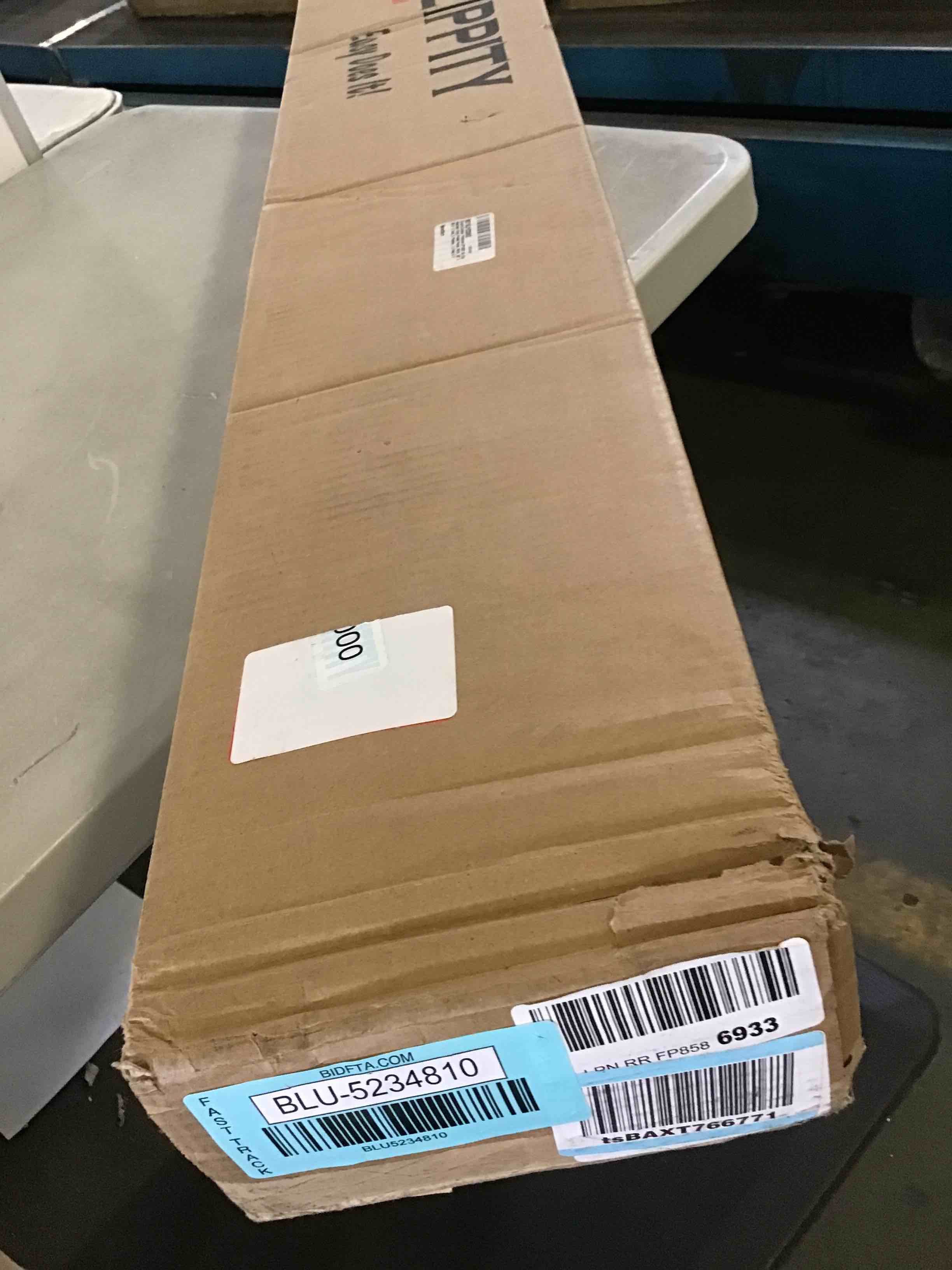 https://s3.amazonaws.com/lotting-images-prod/bidfta/BLU5234810_1692980844841.jpeg