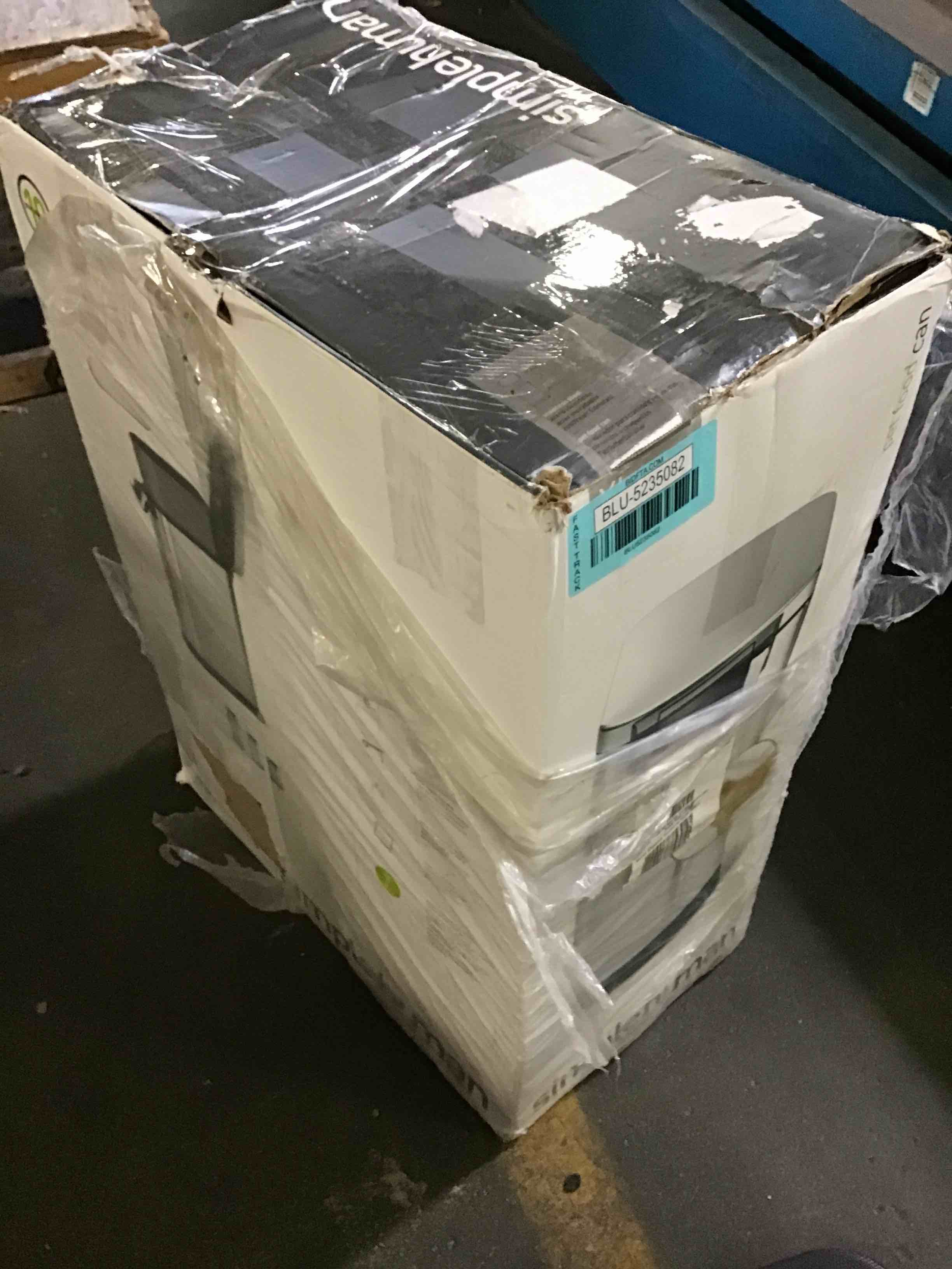 https://s3.amazonaws.com/lotting-images-prod/bidfta/BLU5235082_1693247860596.jpeg