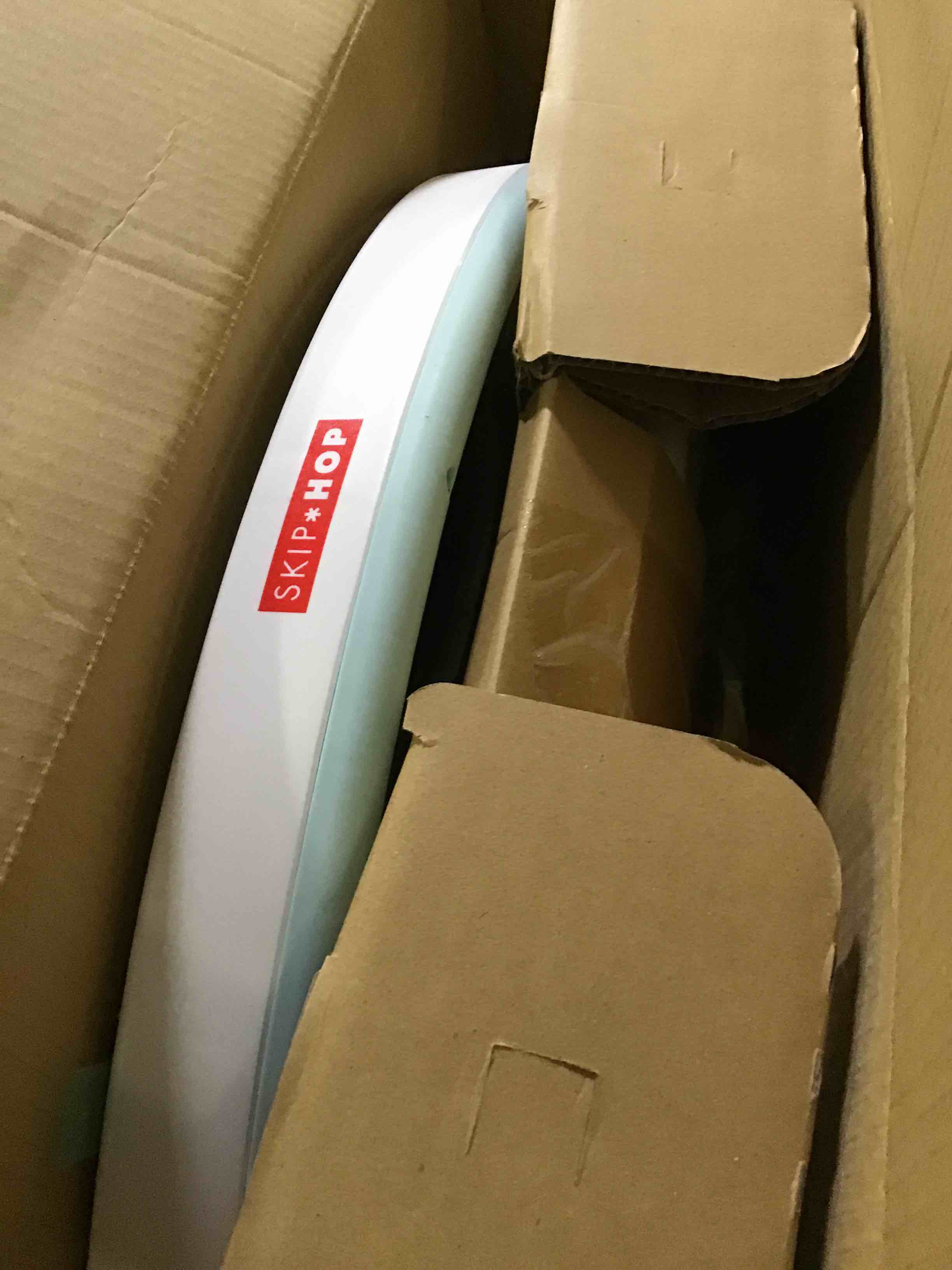 https://s3.amazonaws.com/lotting-images-prod/bidfta/BLU5235216_1693323193536.jpeg