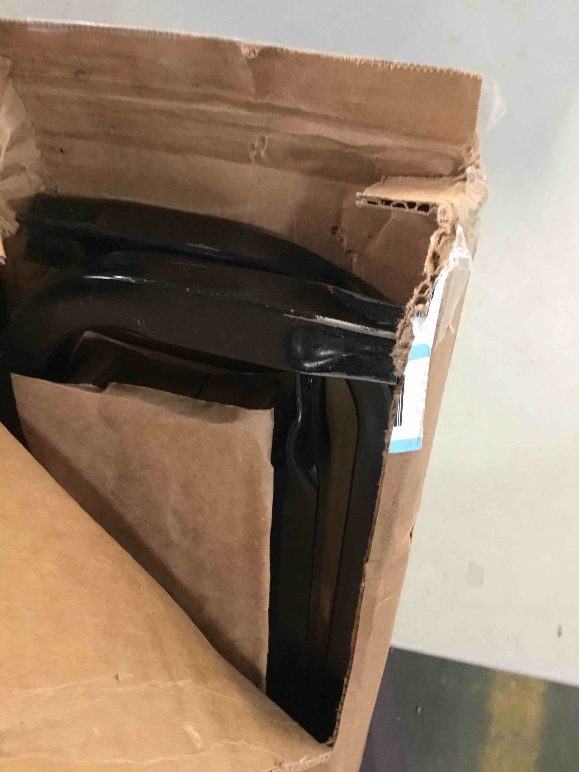 https://s3.amazonaws.com/lotting-images-prod/bidfta/BLU5235592_1692629010297.jpeg