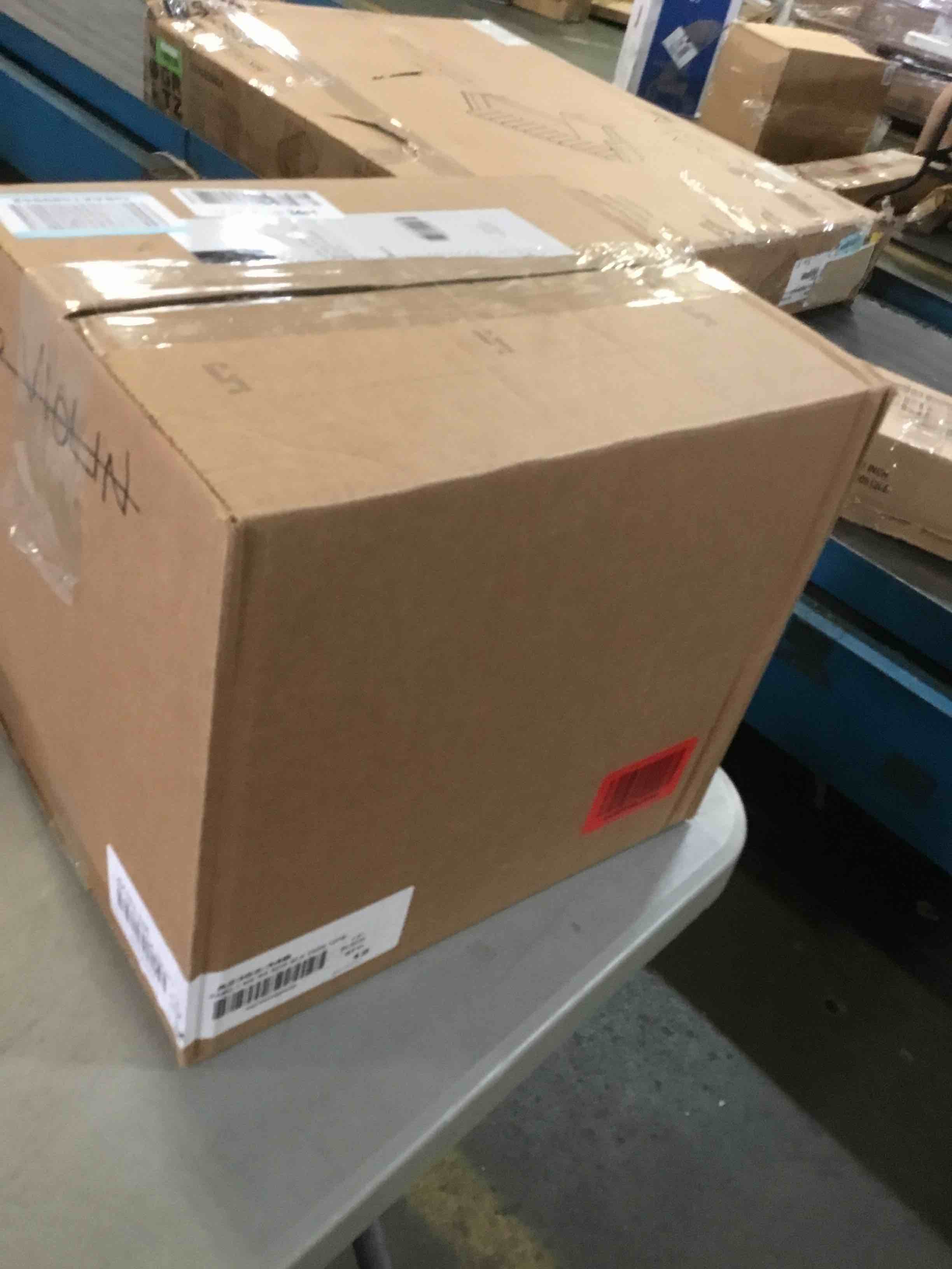 https://s3.amazonaws.com/lotting-images-prod/bidfta/BLU5235616_1692631959225.jpeg