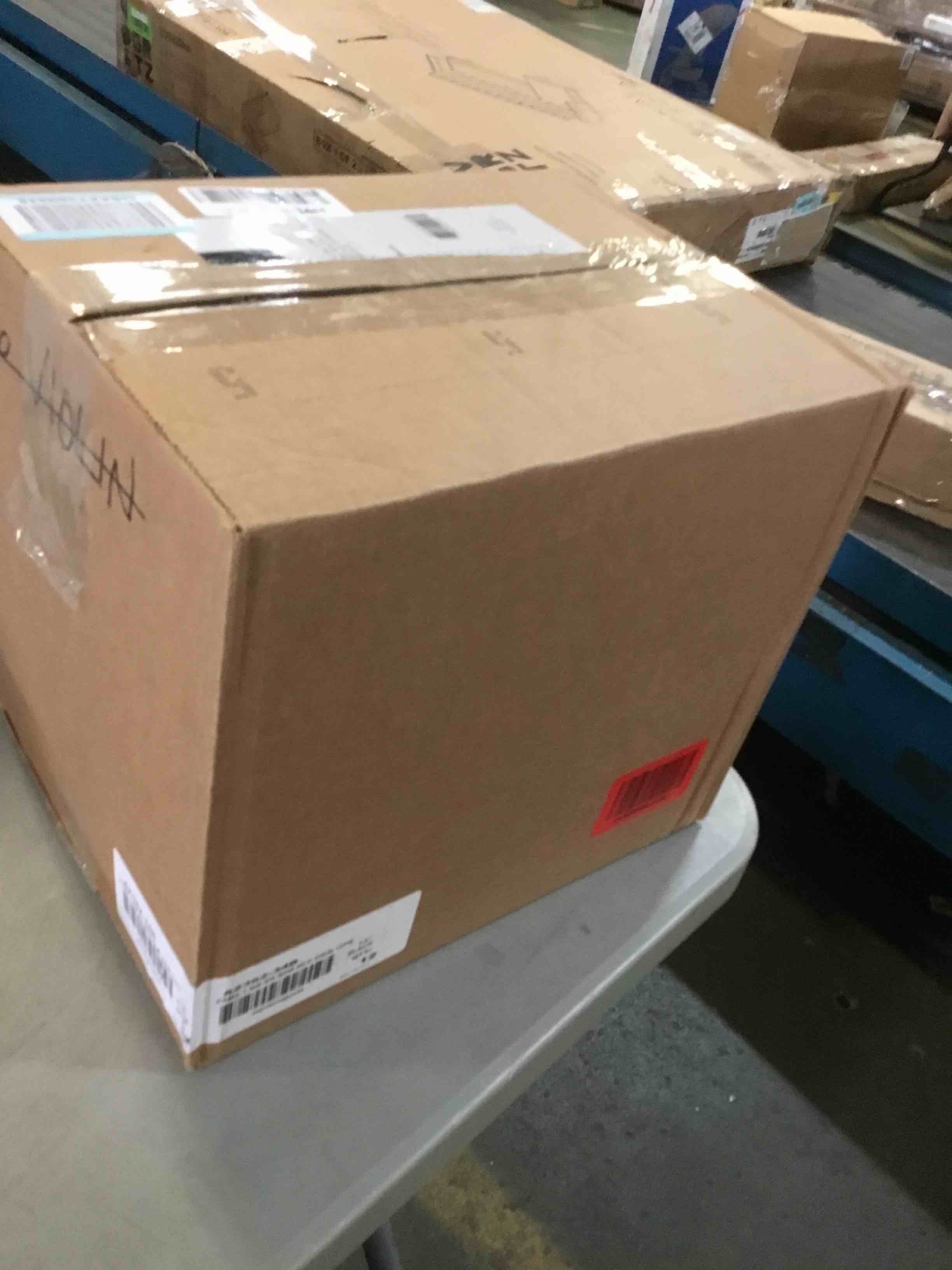 https://s3.amazonaws.com/lotting-images-prod/bidfta/BLU5235616_1692631960197.jpeg
