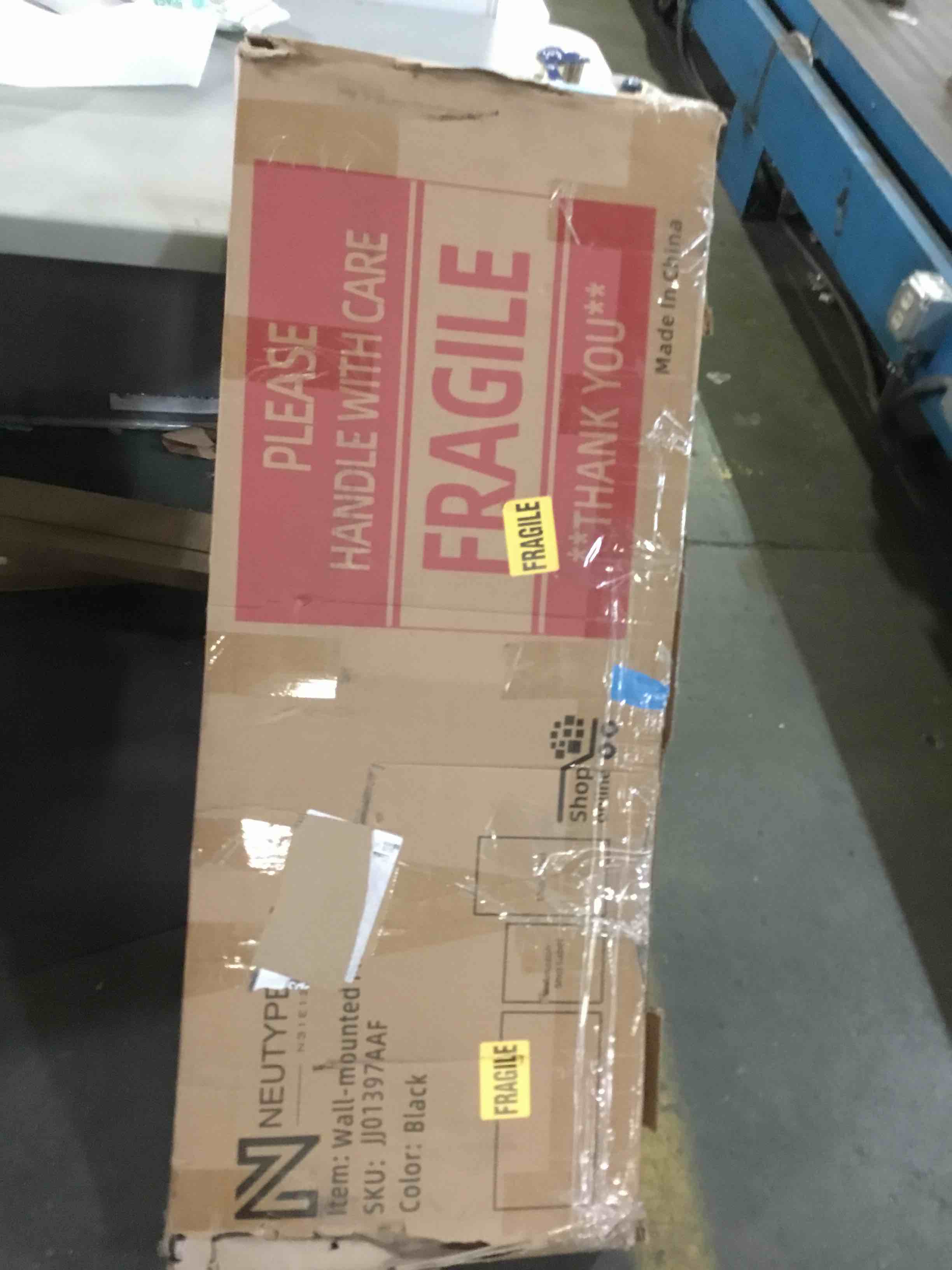https://s3.amazonaws.com/lotting-images-prod/bidfta/BLU5235622_1692632337124.jpeg
