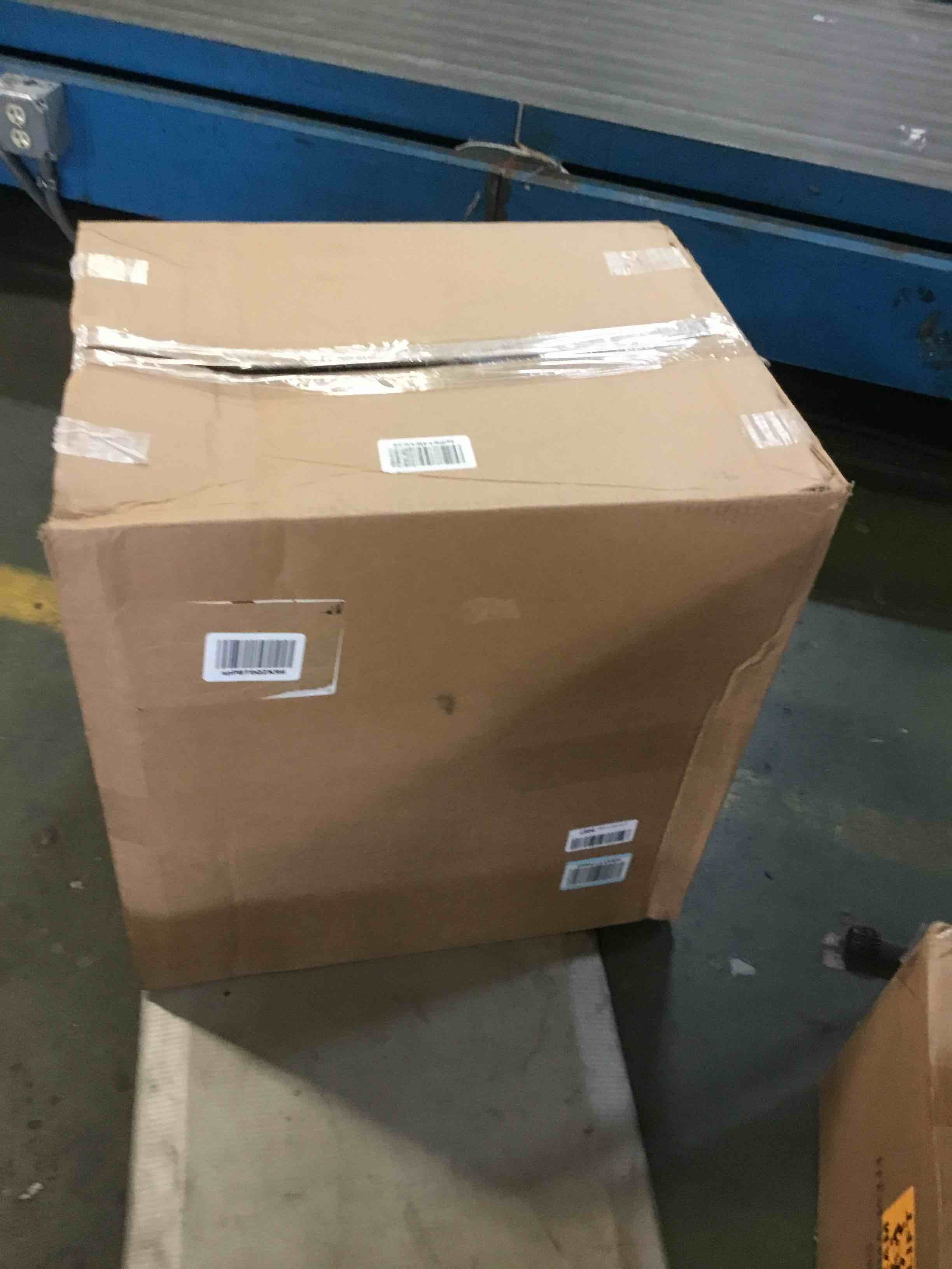 https://s3.amazonaws.com/lotting-images-prod/bidfta/BLU5235829_1692709205574.jpeg