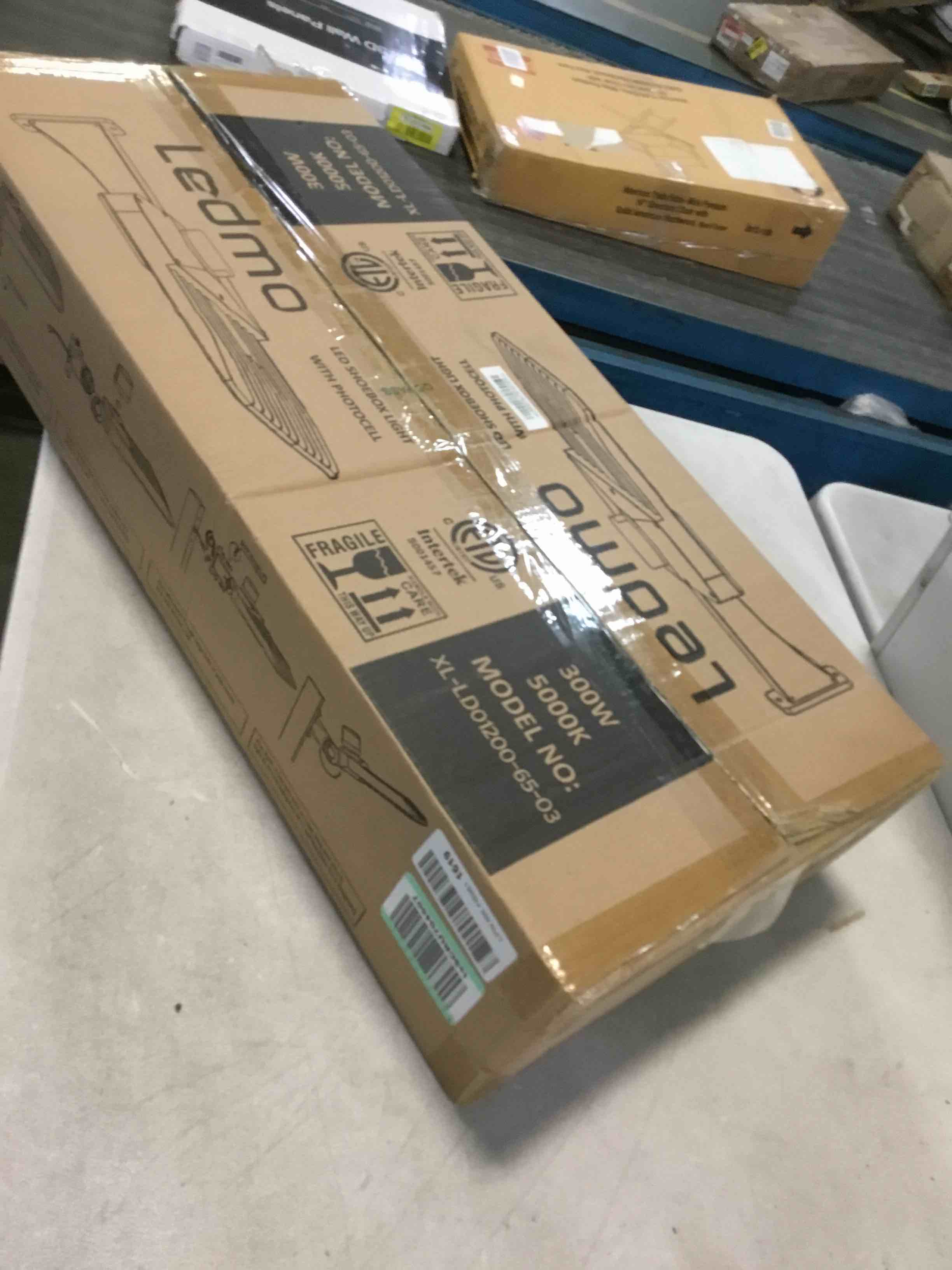 https://s3.amazonaws.com/lotting-images-prod/bidfta/BLU5236576_1692906533455.jpeg