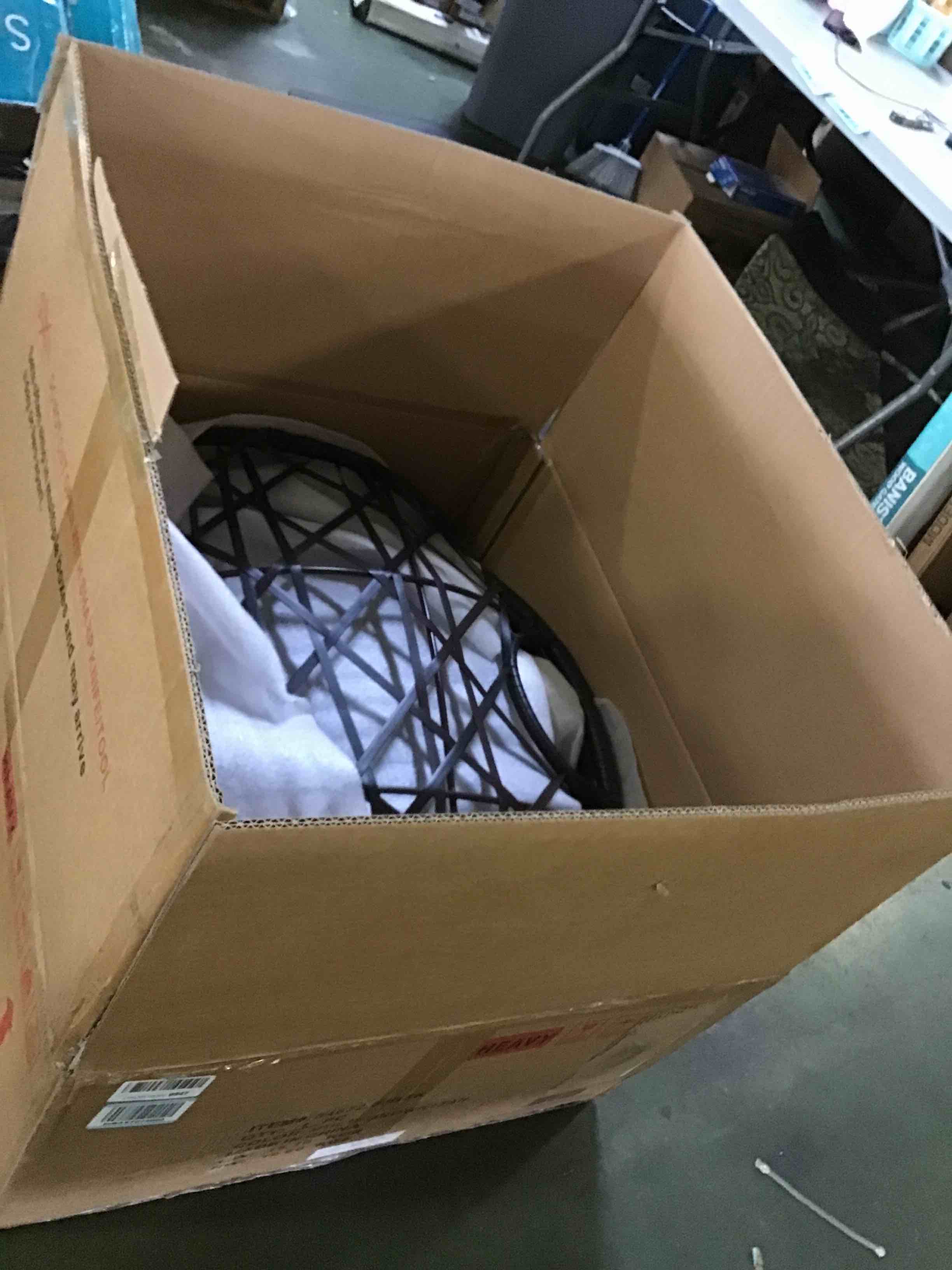 https://s3.amazonaws.com/lotting-images-prod/bidfta/BLU5237516_1692991389737.jpeg