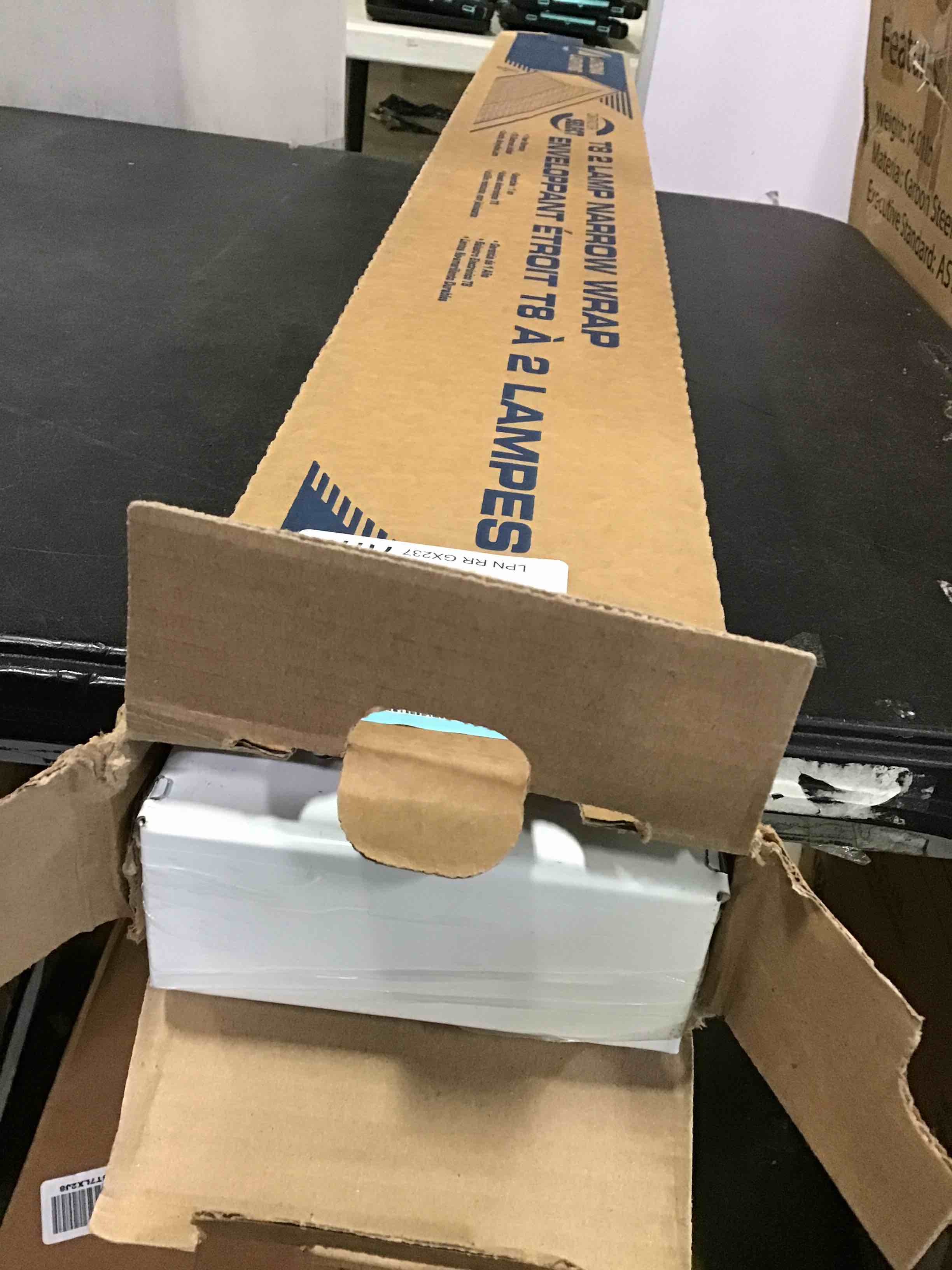 https://s3.amazonaws.com/lotting-images-prod/bidfta/BLU5237710_1693228020024.jpeg