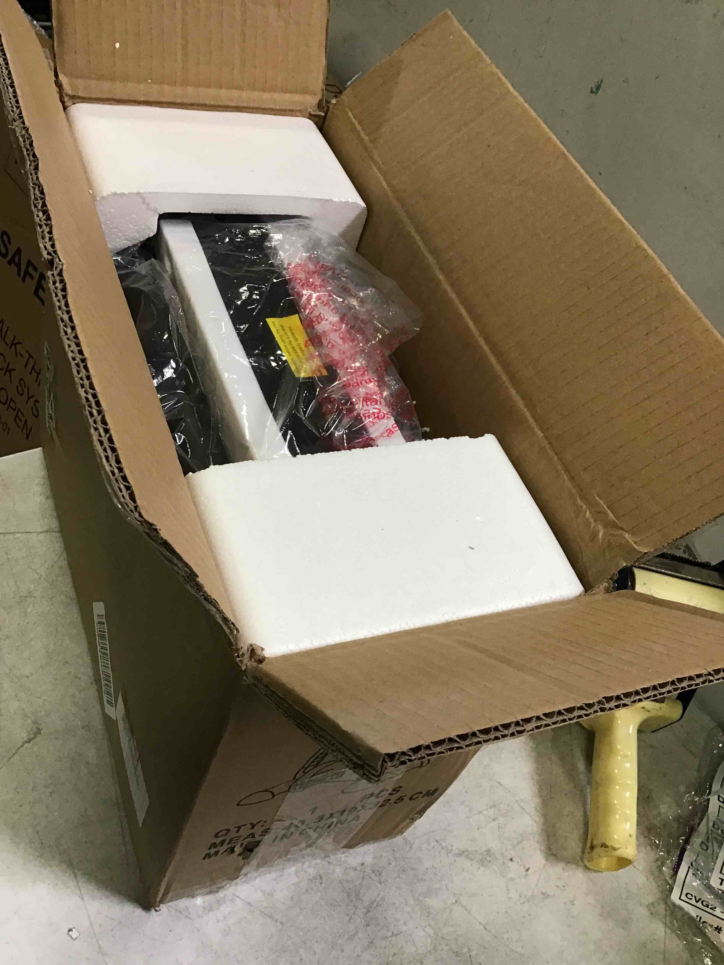 https://s3.amazonaws.com/lotting-images-prod/bidfta/BLU5237997_1693332337984.jpeg