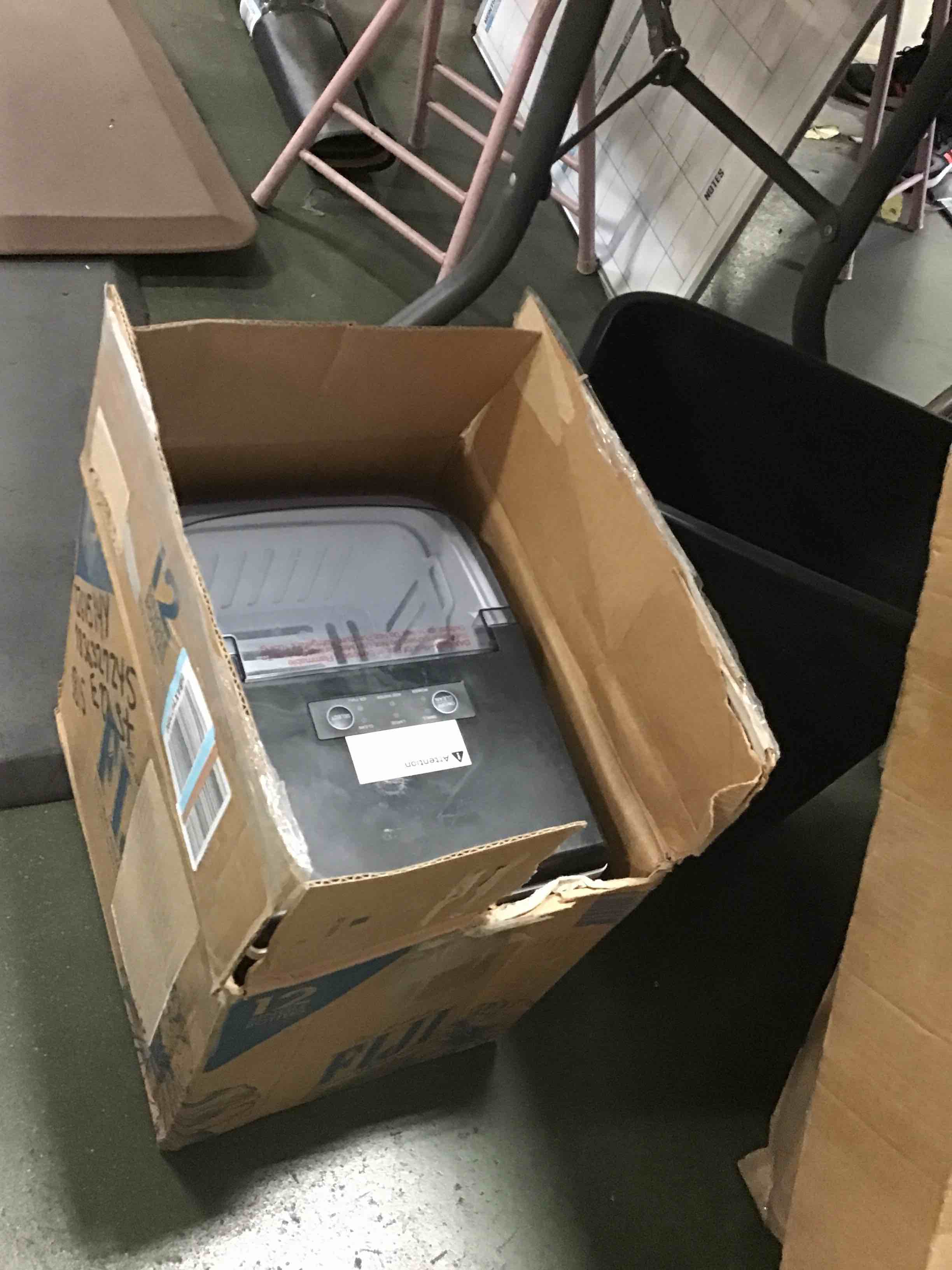 https://s3.amazonaws.com/lotting-images-prod/bidfta/BLU5238251_1694519156310.jpeg