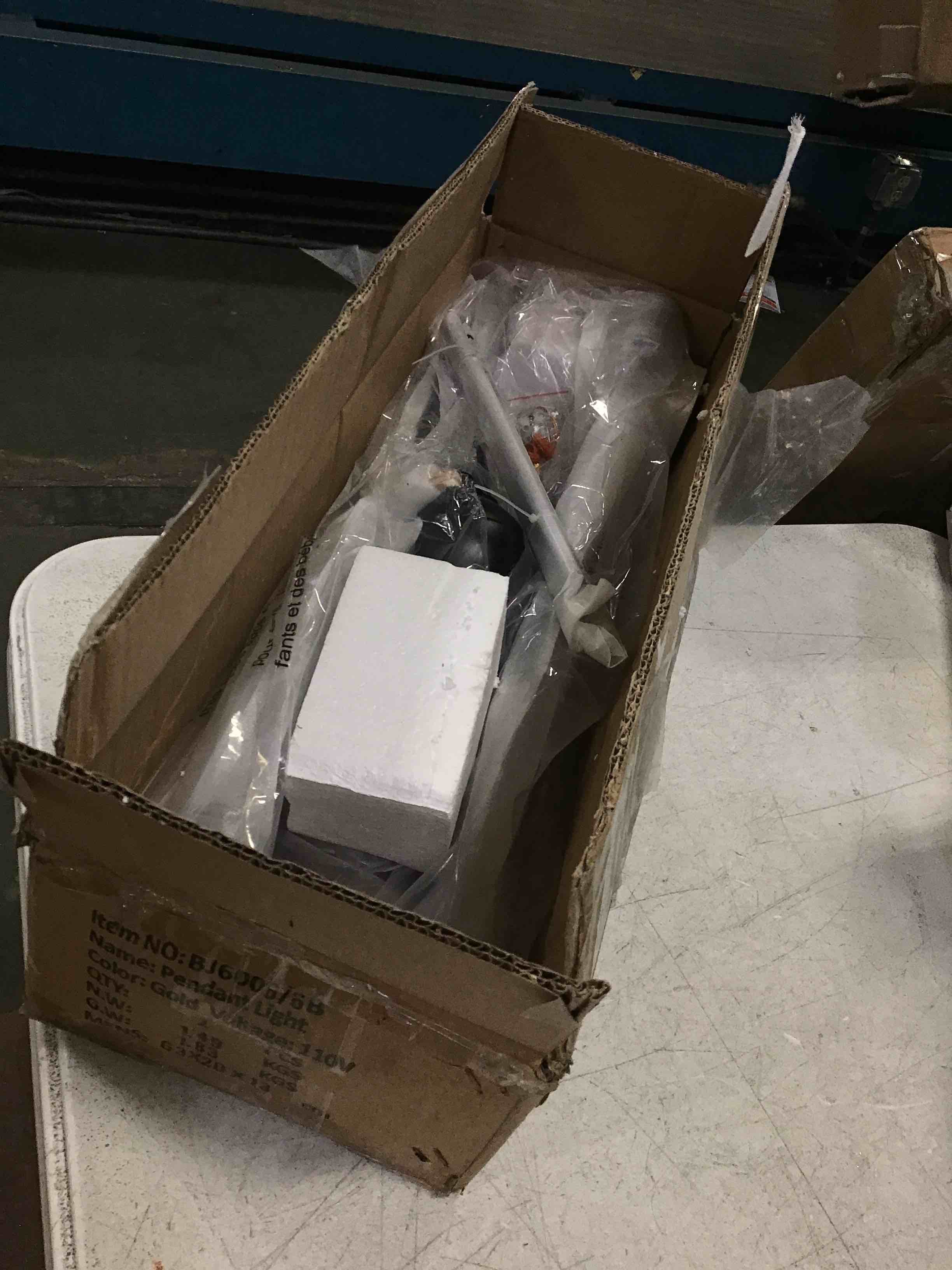 https://s3.amazonaws.com/lotting-images-prod/bidfta/BLU5238303_1694528886709.jpeg