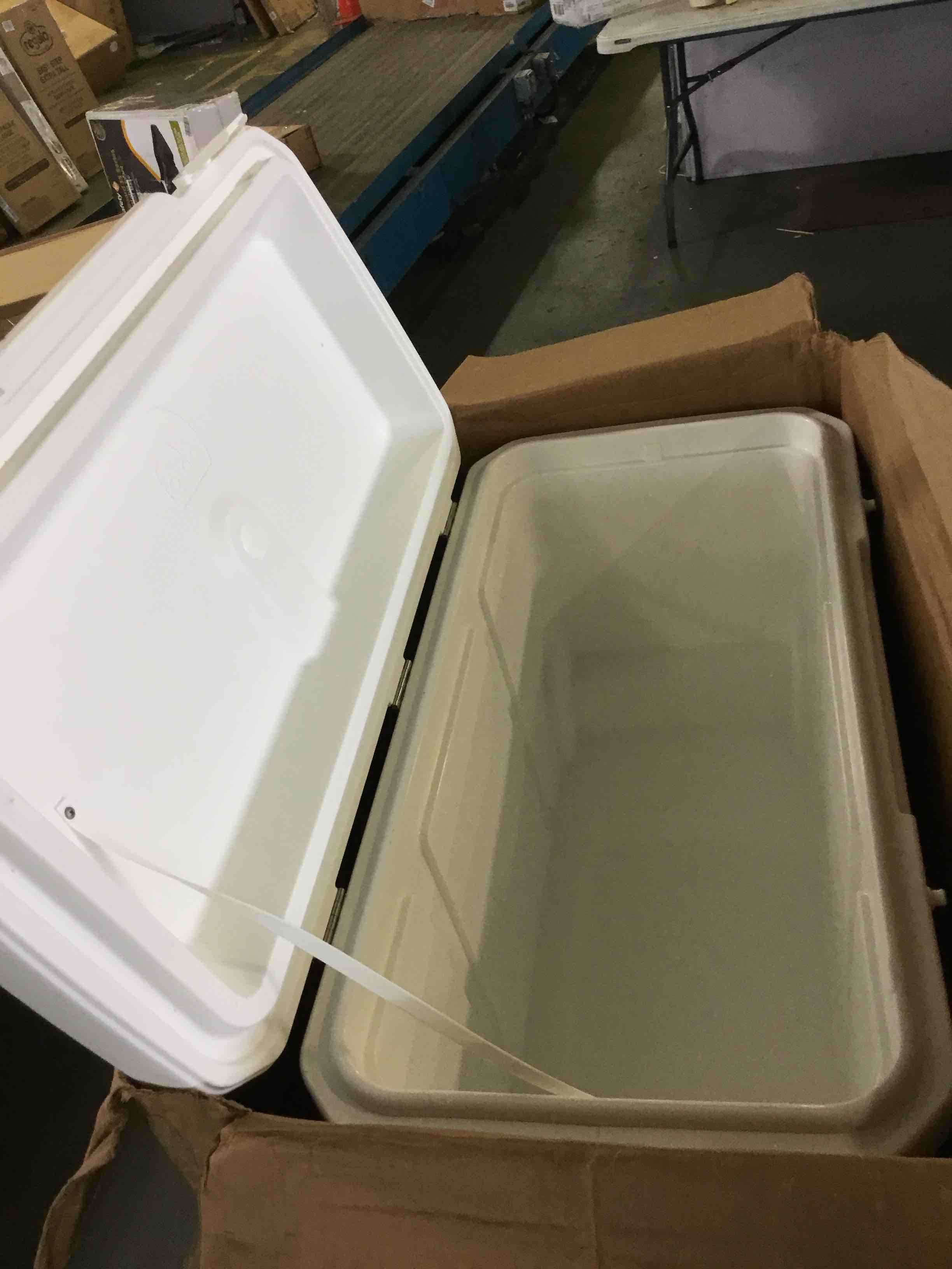 https://s3.amazonaws.com/lotting-images-prod/bidfta/BLU5238496_1692727542684.jpeg