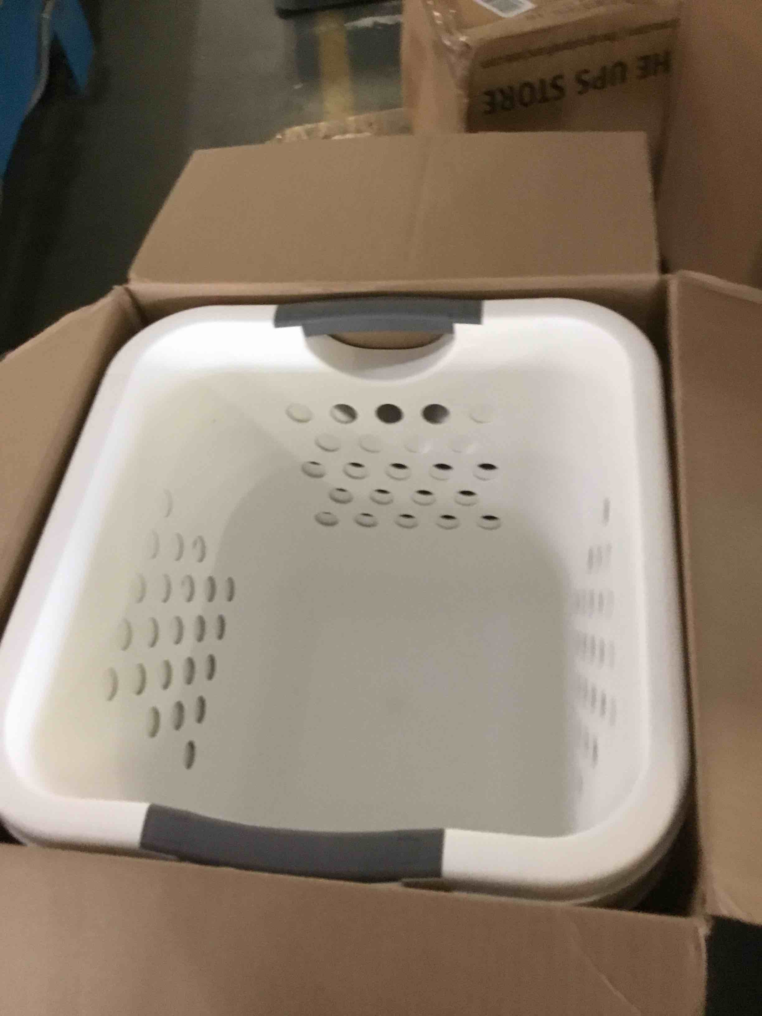 https://s3.amazonaws.com/lotting-images-prod/bidfta/BLU5239019_1693226930362.jpeg